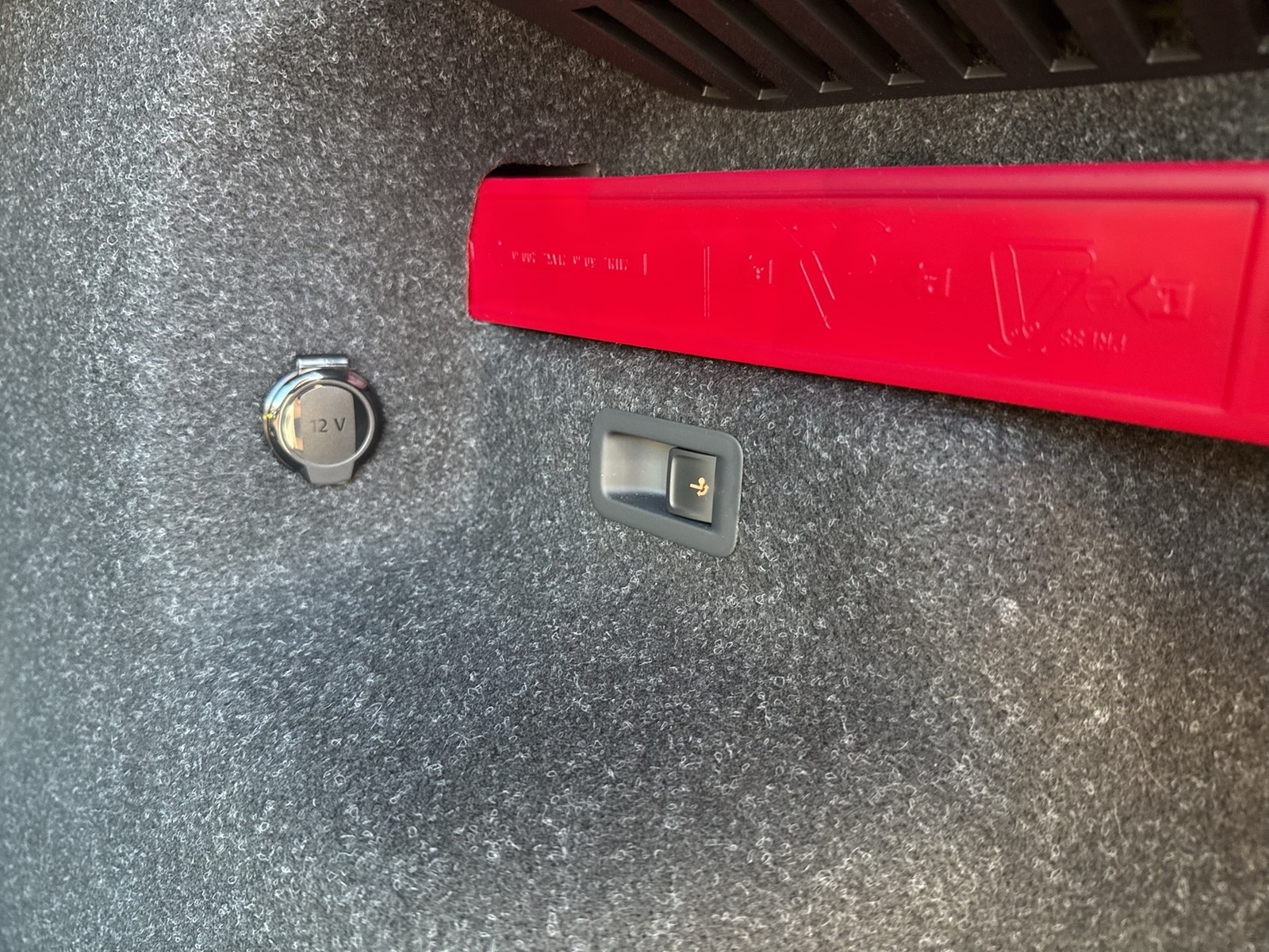 Skoda Enyaq 85 LOFT WÄRMEPUMPE AHK CAM ACC LM20 MATRIX