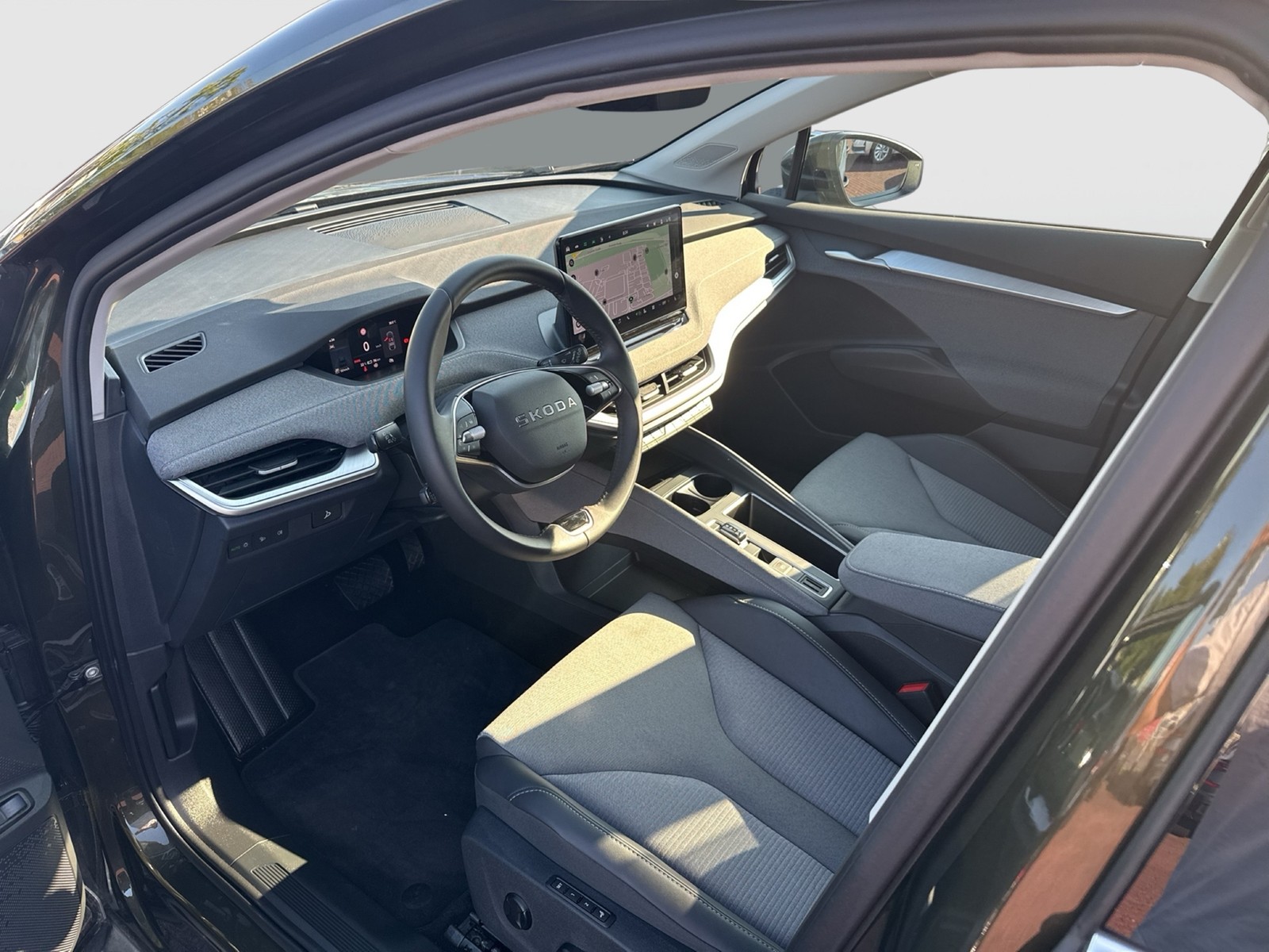 Skoda Enyaq 85 LOFT WÄRMEPUMPE AHK CAM ACC LM20 MATRIX