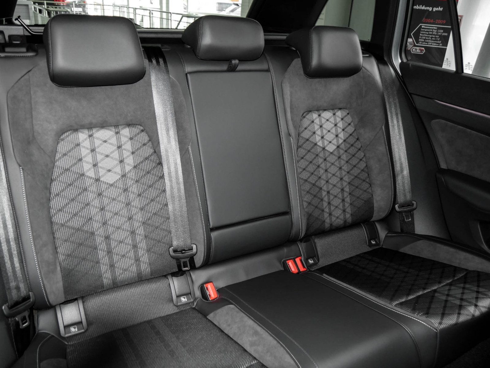 Volkswagen Golf Variant 2.0 R-LINE DSG AHK PANO BLACKSTYLE