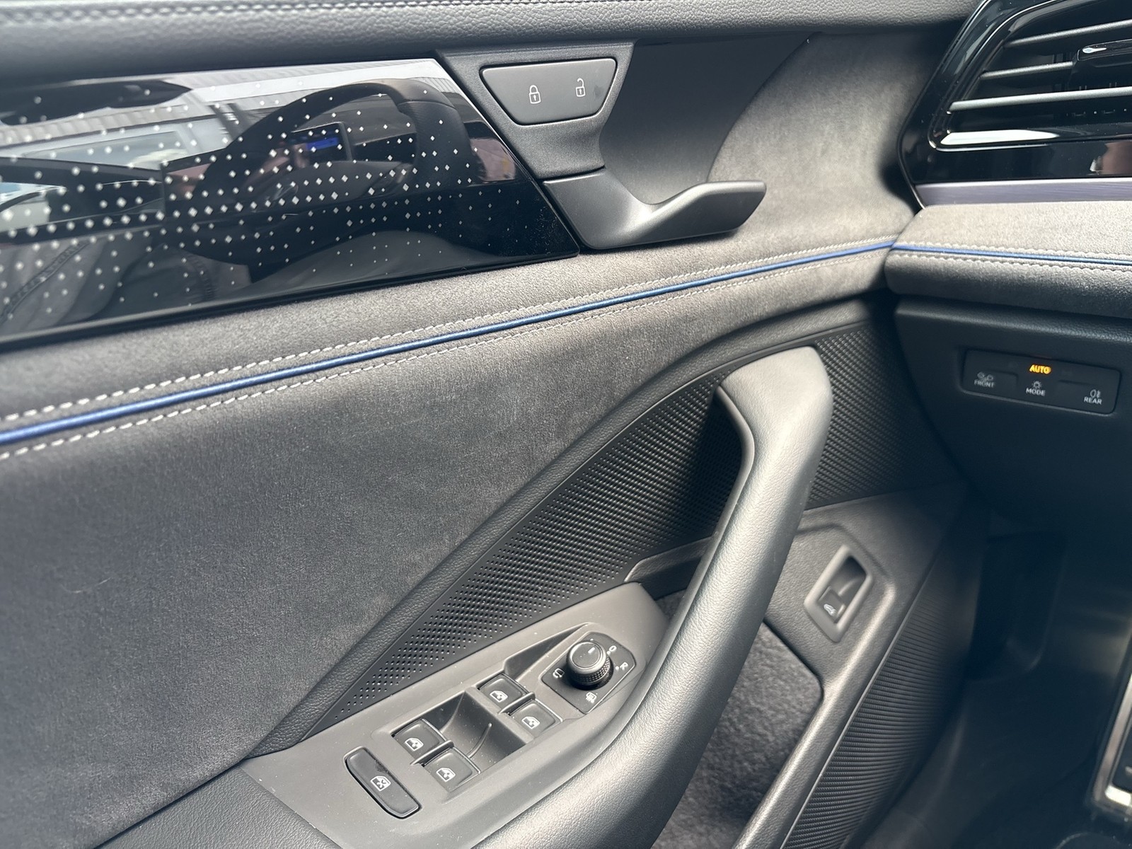 Volkswagen Passat Variant 2.0 R-LINE 4X4 LEDER STANDHZ. AHK