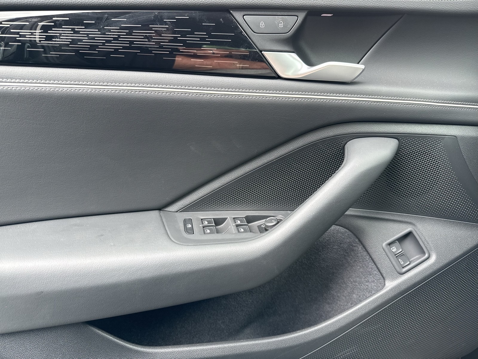 Volkswagen Passat Variant 1.5 HYBRID ELEGANCE AHK CAM ACC