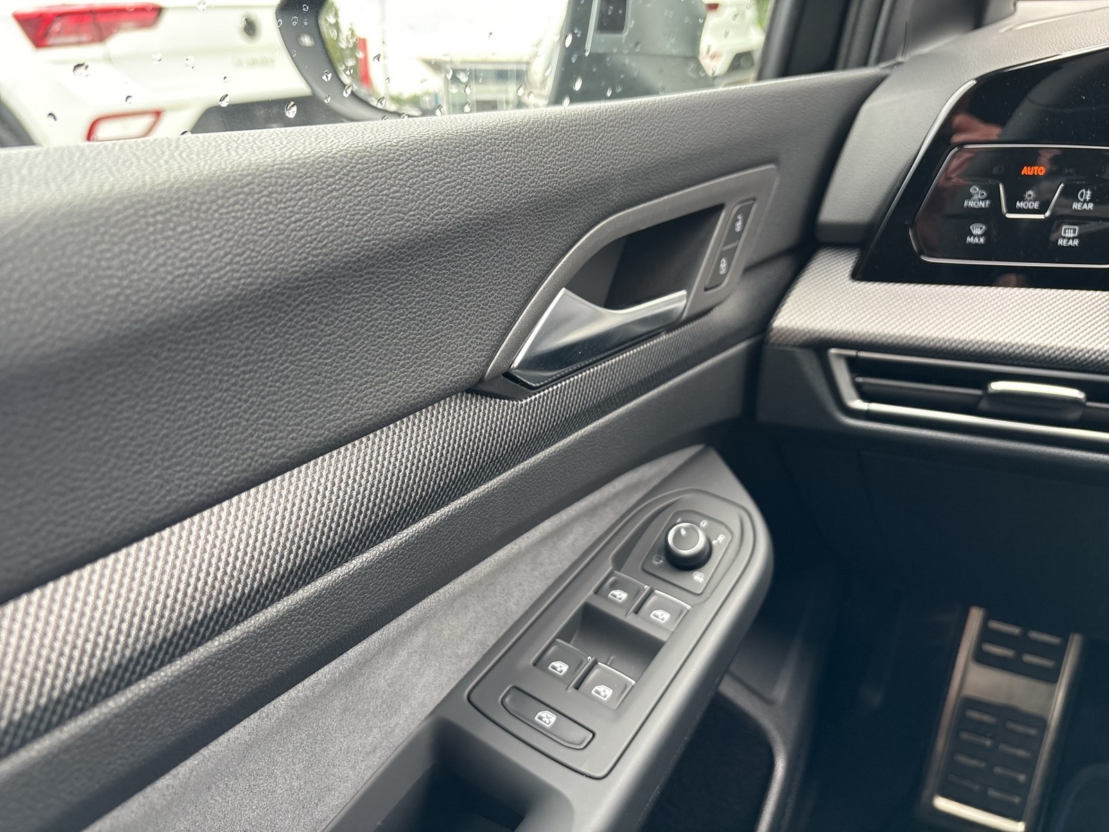 Volkswagen Golf VIII 2.0 R 4X4 CAM ACC LM18 NAVI LED+