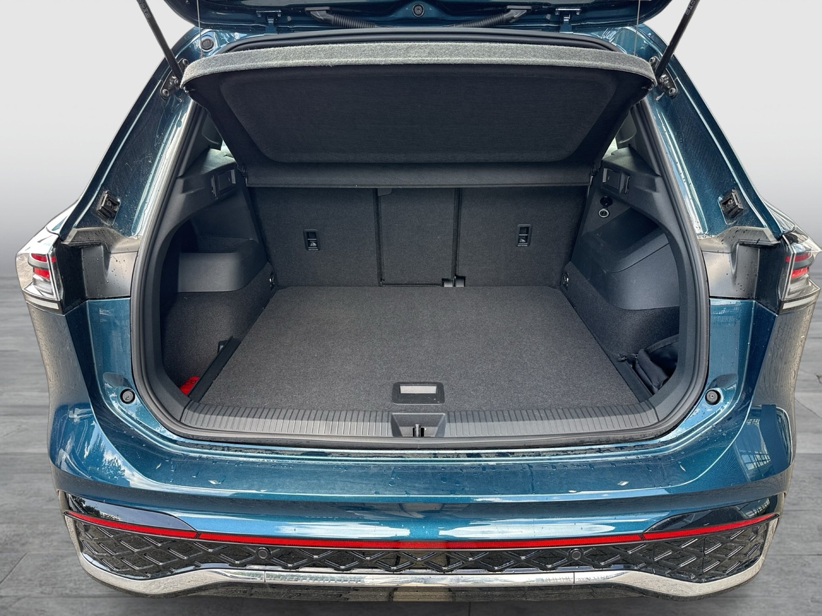 Volkswagen Tiguan 2.0 R-LINE AHK CAM ACC LM19 HEAD-UP NAVI