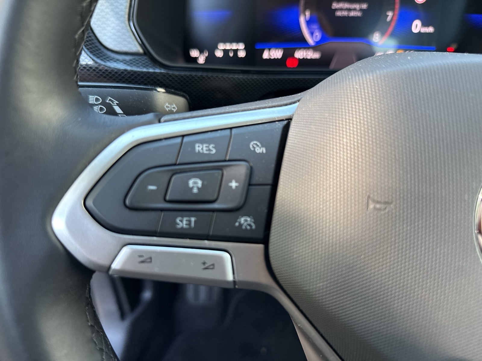 Volkswagen T-Cross 1.0 LIFE ACC NAVI ALU CARPLAY SITZHEIZ.