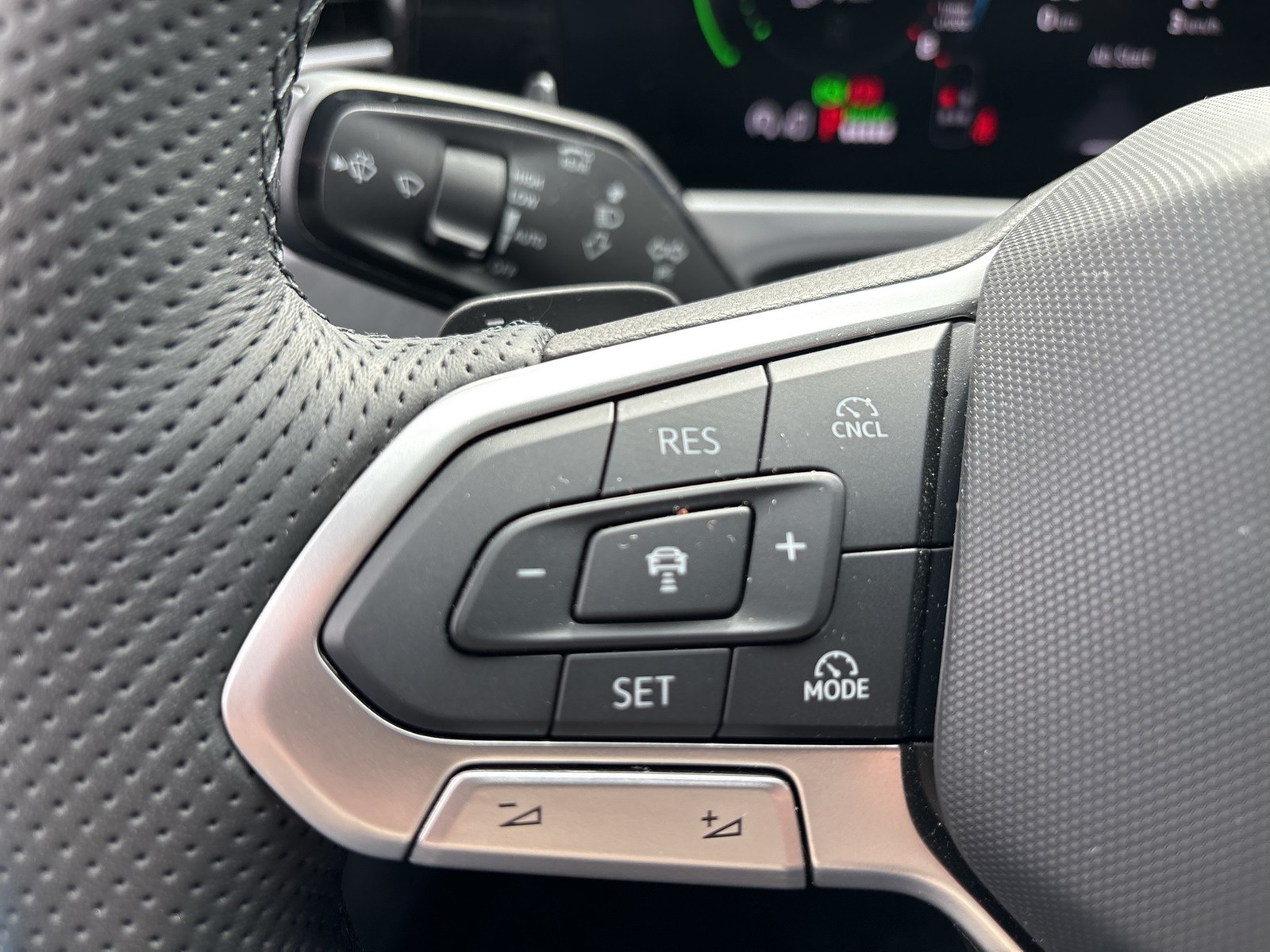 Volkswagen Passat Variant 1.5 HYBRID R-LINE AHK 360°CAM ACC