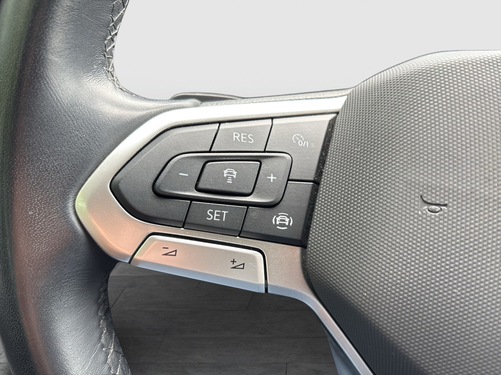 Volkswagen Caddy 1.5 STYLE AHK ACC LM17 NAVI CARPLAY LED