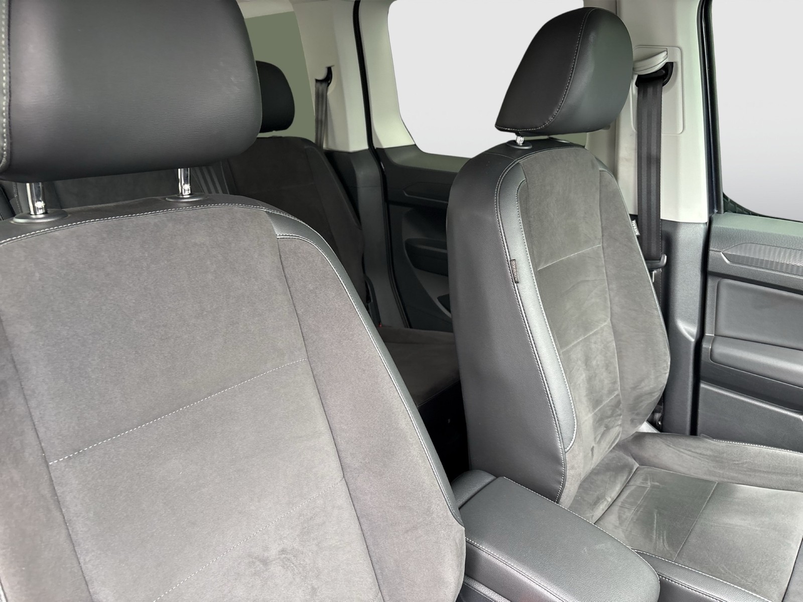 Volkswagen Caddy 1.5 STYLE AHK ACC LM17 NAVI CARPLAY LED