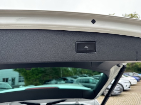 Volkswagen Tiguan 2.0 ELEGANCE 4X4 AHK 360°CAM ACC LM20