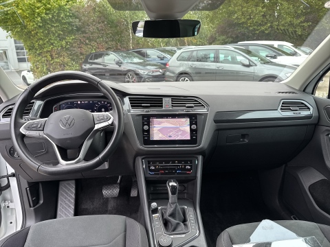 Volkswagen Tiguan 2.0 ELEGANCE 4X4 AHK 360°CAM ACC LM20