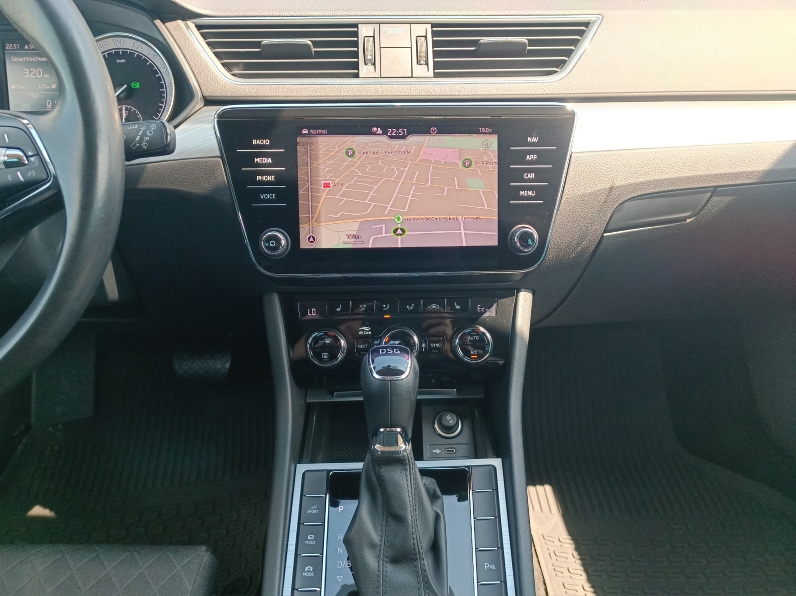 Skoda Superb Combi 1.4 iV LM19 NAVI LED SITZHEIZUNG