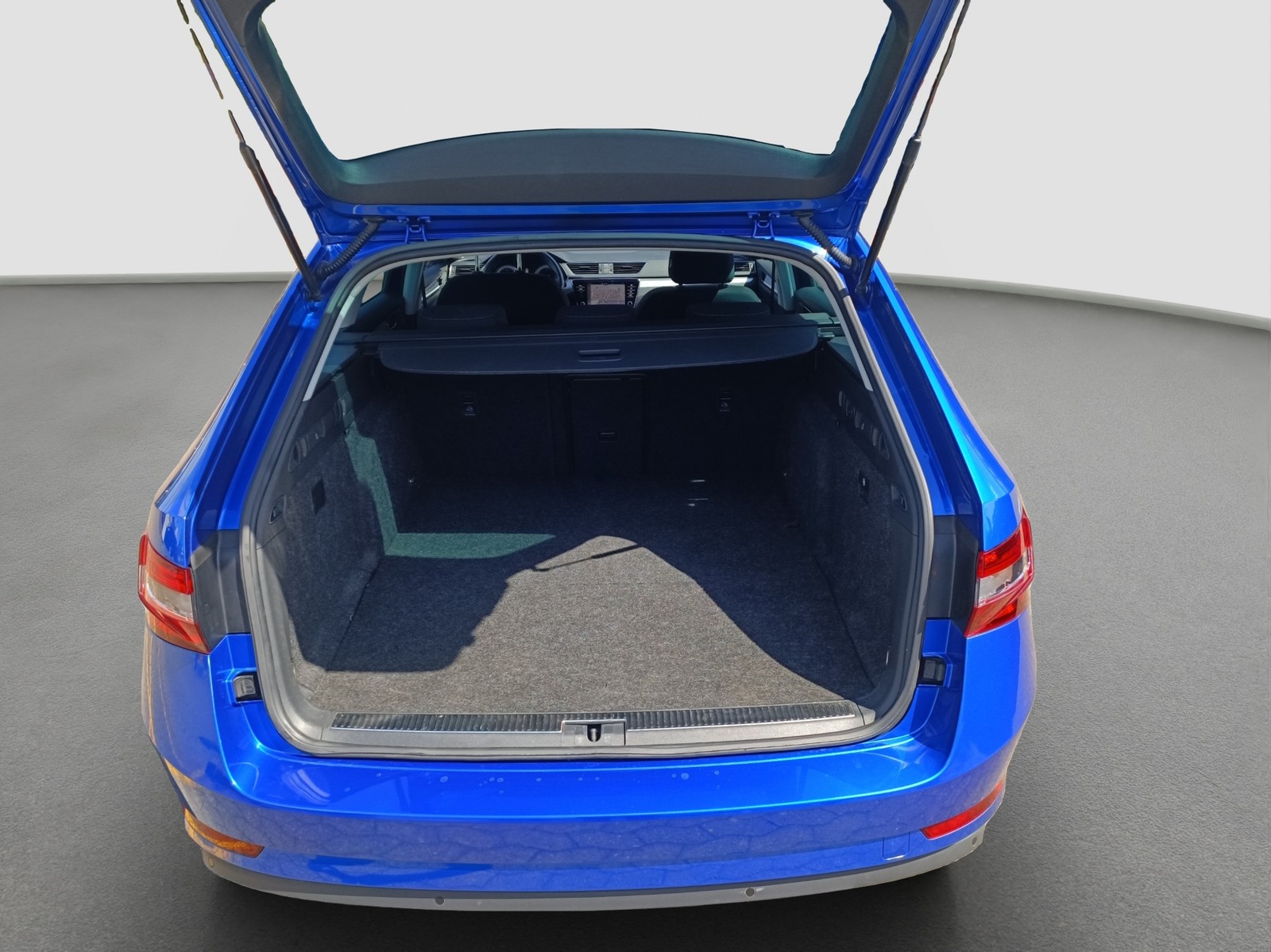 Skoda Superb Combi 1.4 iV LM19 NAVI LED SITZHEIZUNG