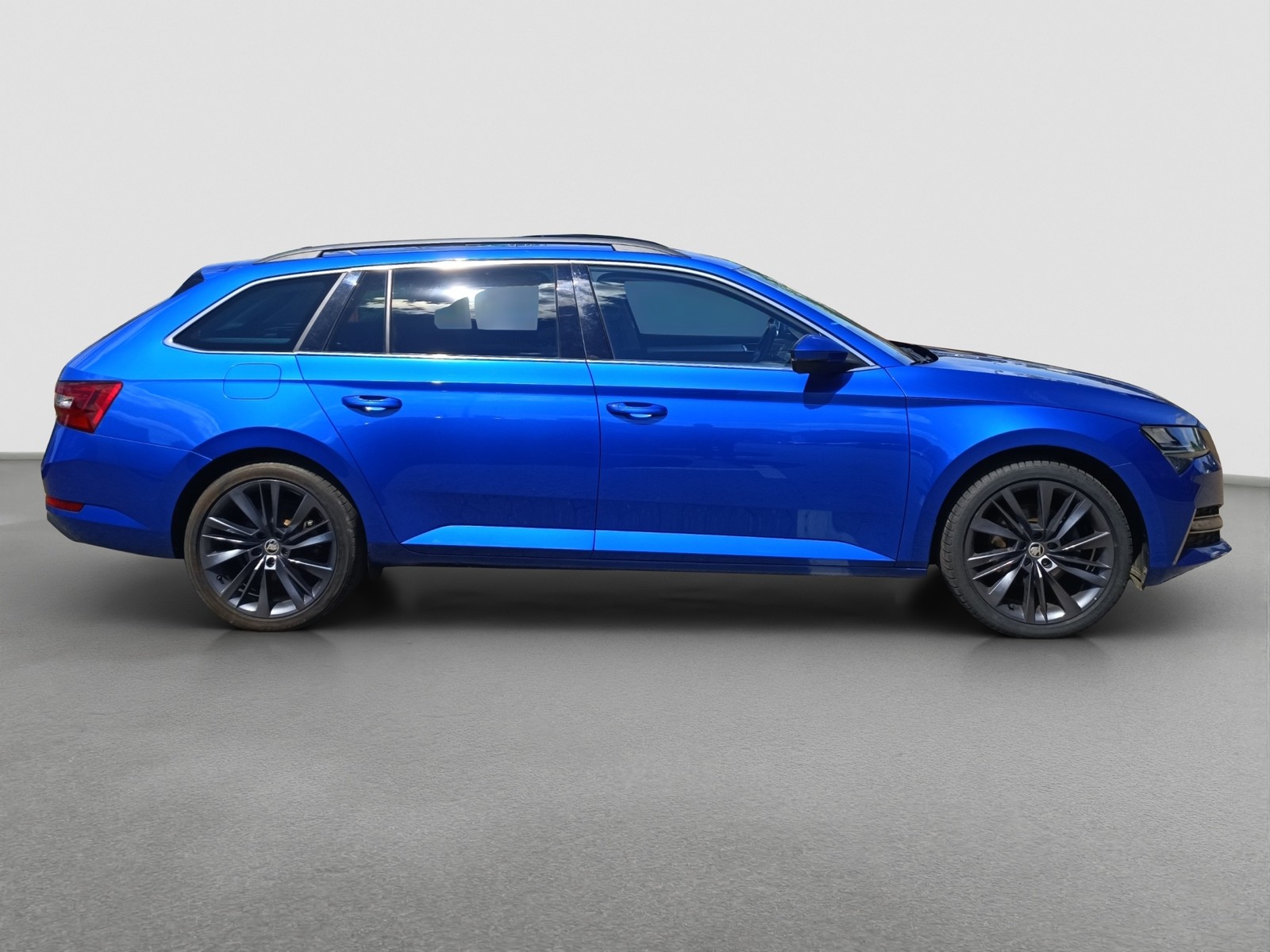 Skoda Superb Combi 1.4 iV LM19 NAVI LED SITZHEIZUNG