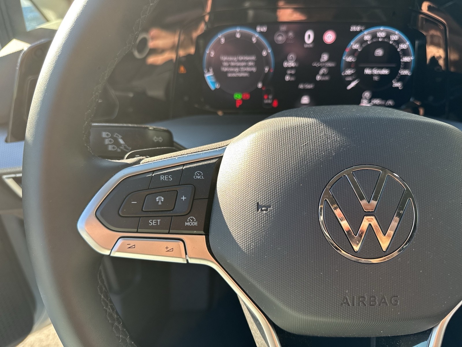 Volkswagen Golf VIII 2.0 STYLE 4X4 CAM ACC LM18 HEADUP NAVI