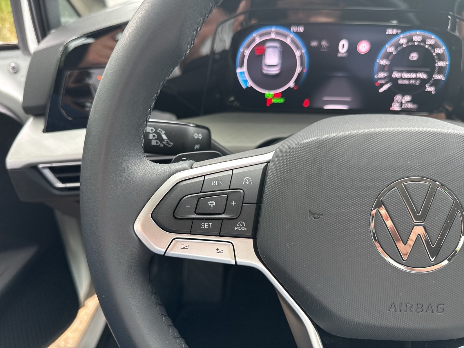 Volkswagen Golf VIII 1.5 eTSI LIFE ACC NAVI CARPLAY SITZHZ.
