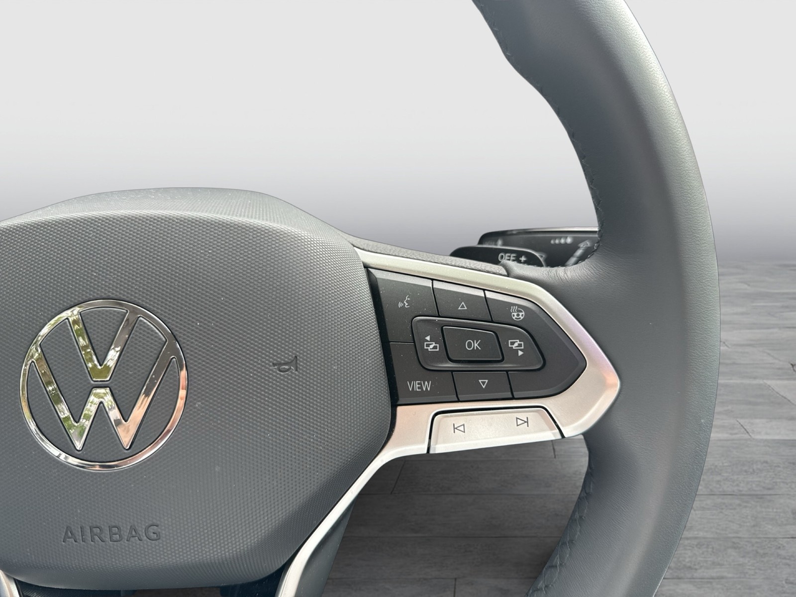 Volkswagen Golf VIII 1.5 eTSI LIFE ACC NAVI CARPLAY SITZHZ.