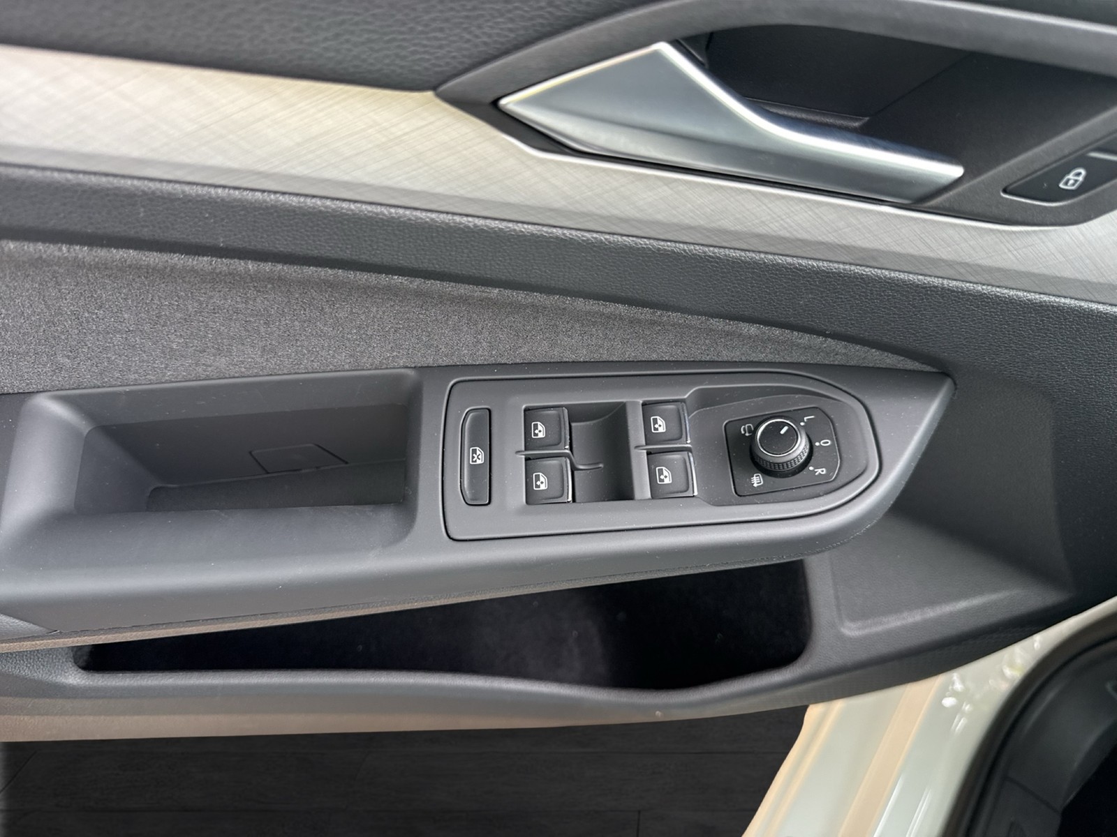 Volkswagen Golf VIII 1.5 eTSI LIFE ACC NAVI CARPLAY SITZHZ.