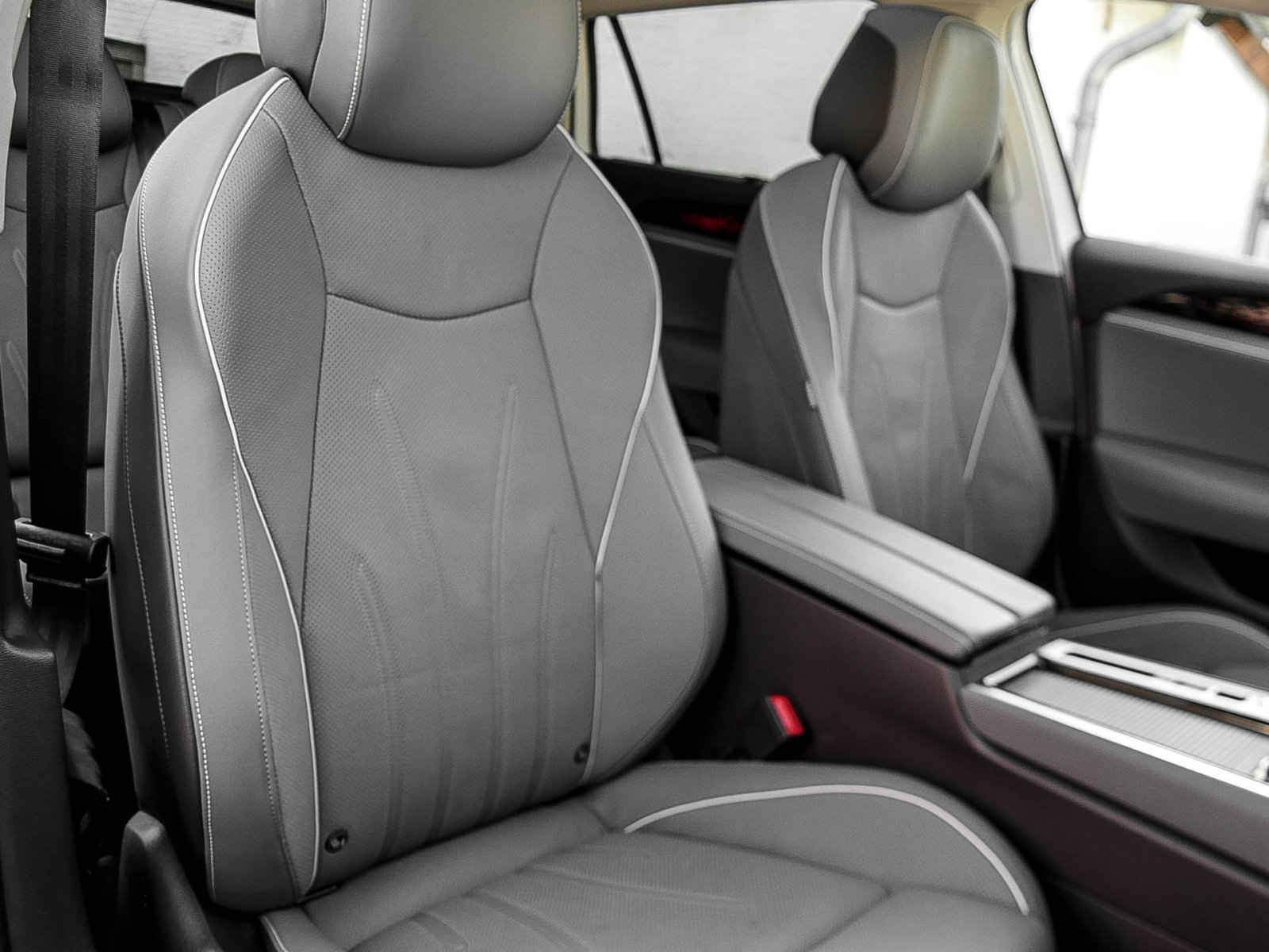 Volkswagen Passat Variant 2.0 ELEGANCE NEUES MODELL AHK CAM