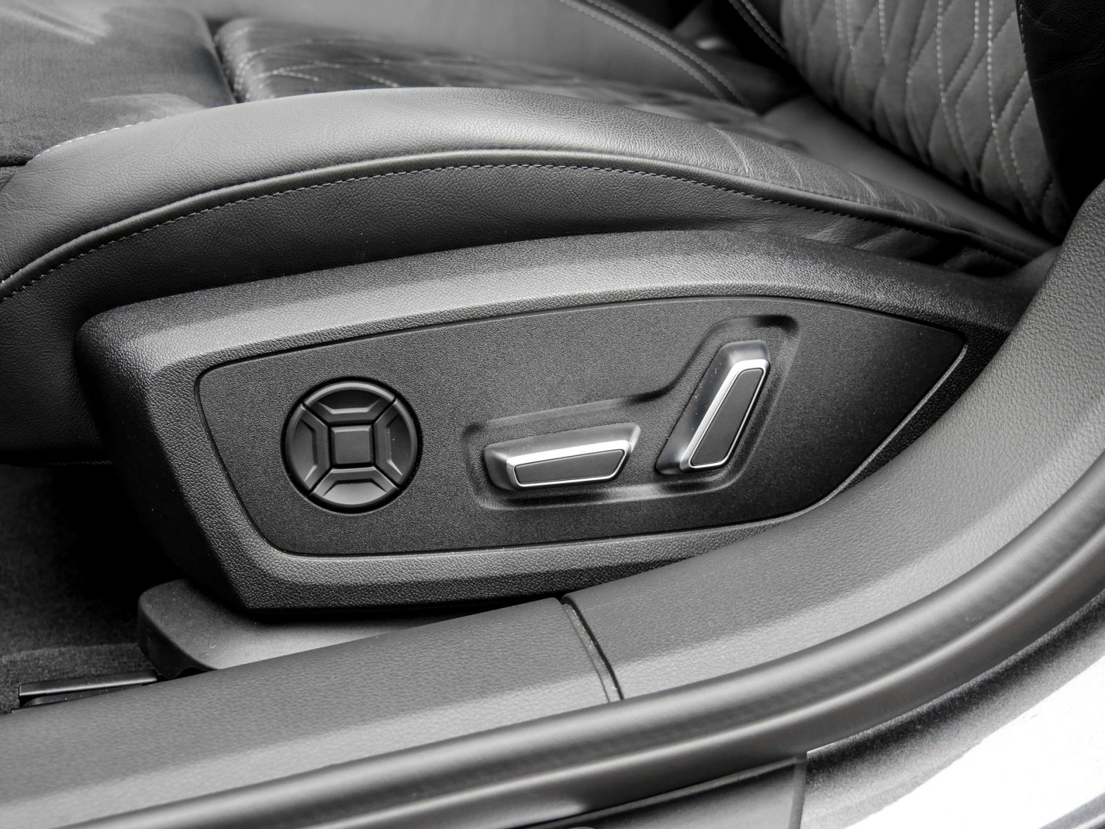 Audi S6 Avant quattro BLACKPAK B&O 360°CAM ACC LM20