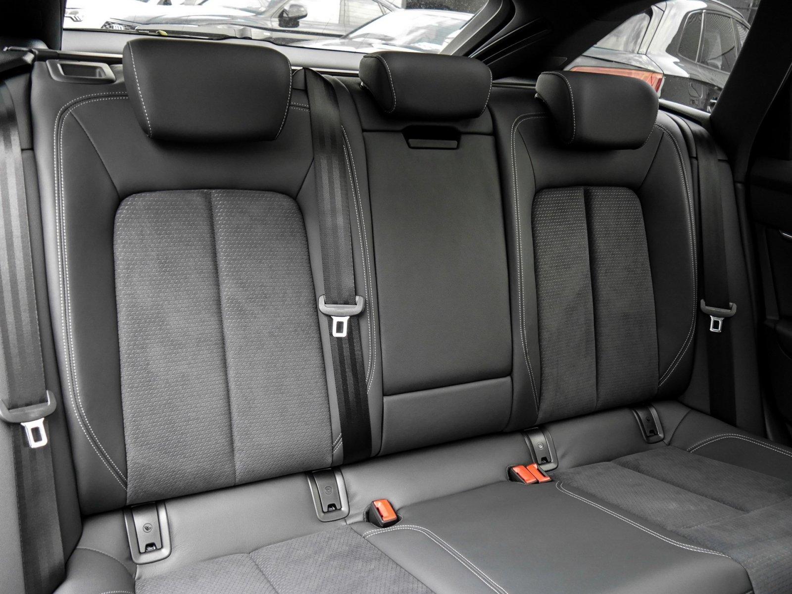 Audi A6 Avant 45 quattro S LINE PANO B&O AHK LM21