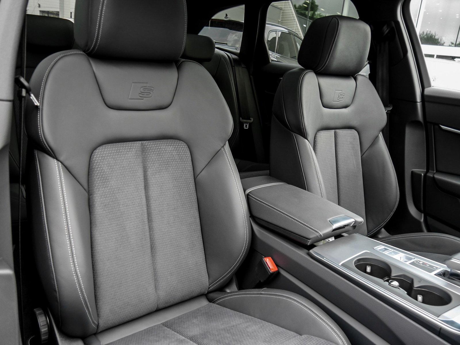 Audi A6 Avant 45 quattro S LINE PANO B&O AHK LM21