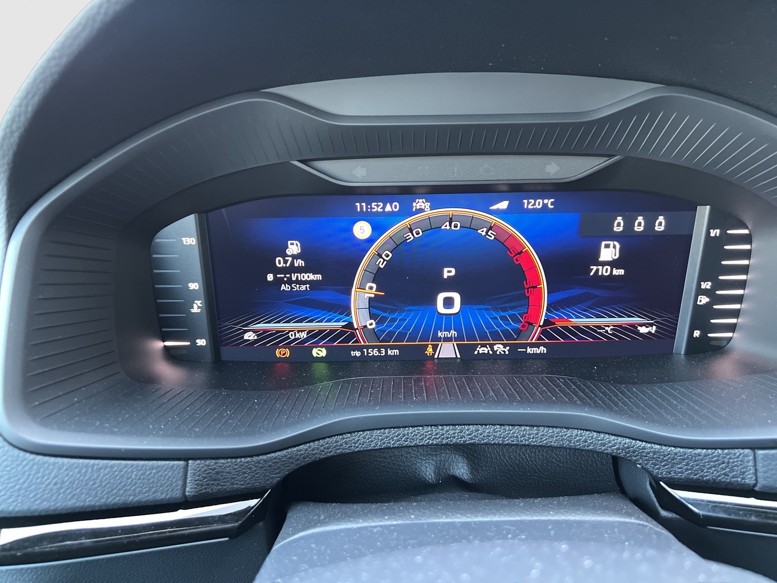 Skoda Karoq 2.0TDI DSG Sportline AHK ACC NAV PDC RFK SHZ