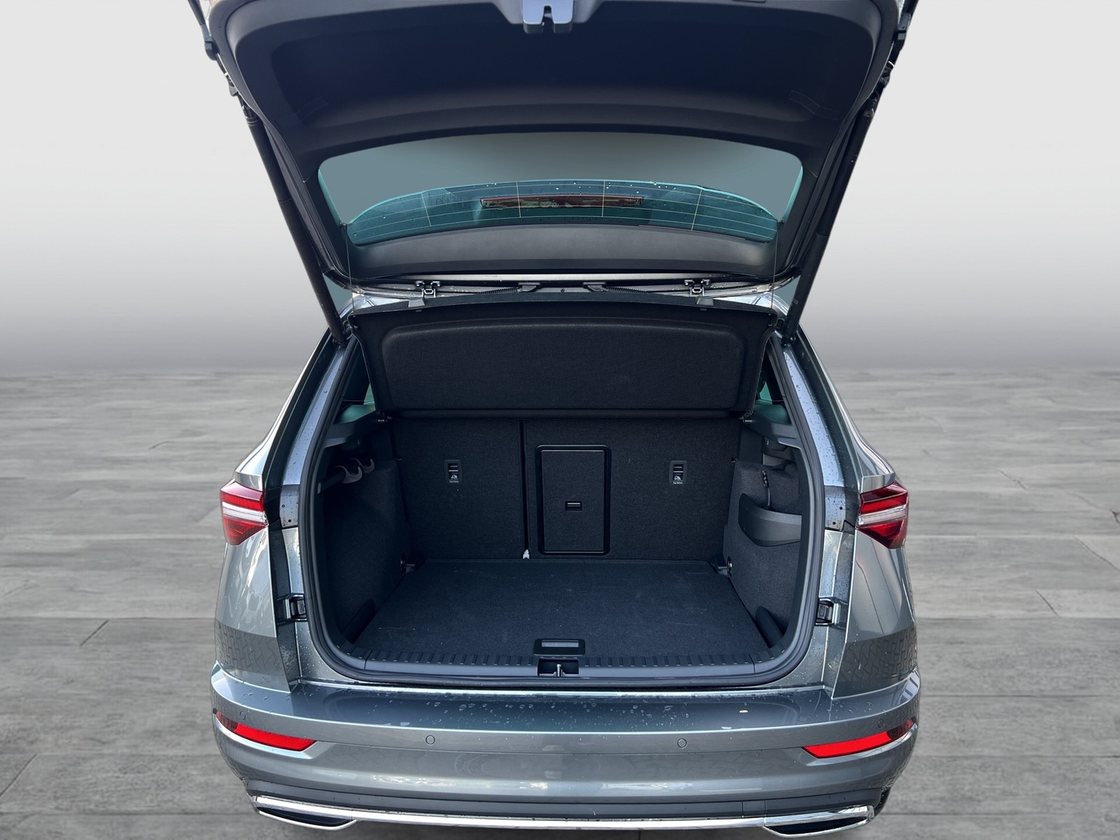 Skoda Karoq 2.0TDI DSG Sportline AHK ACC NAV PDC RFK SHZ