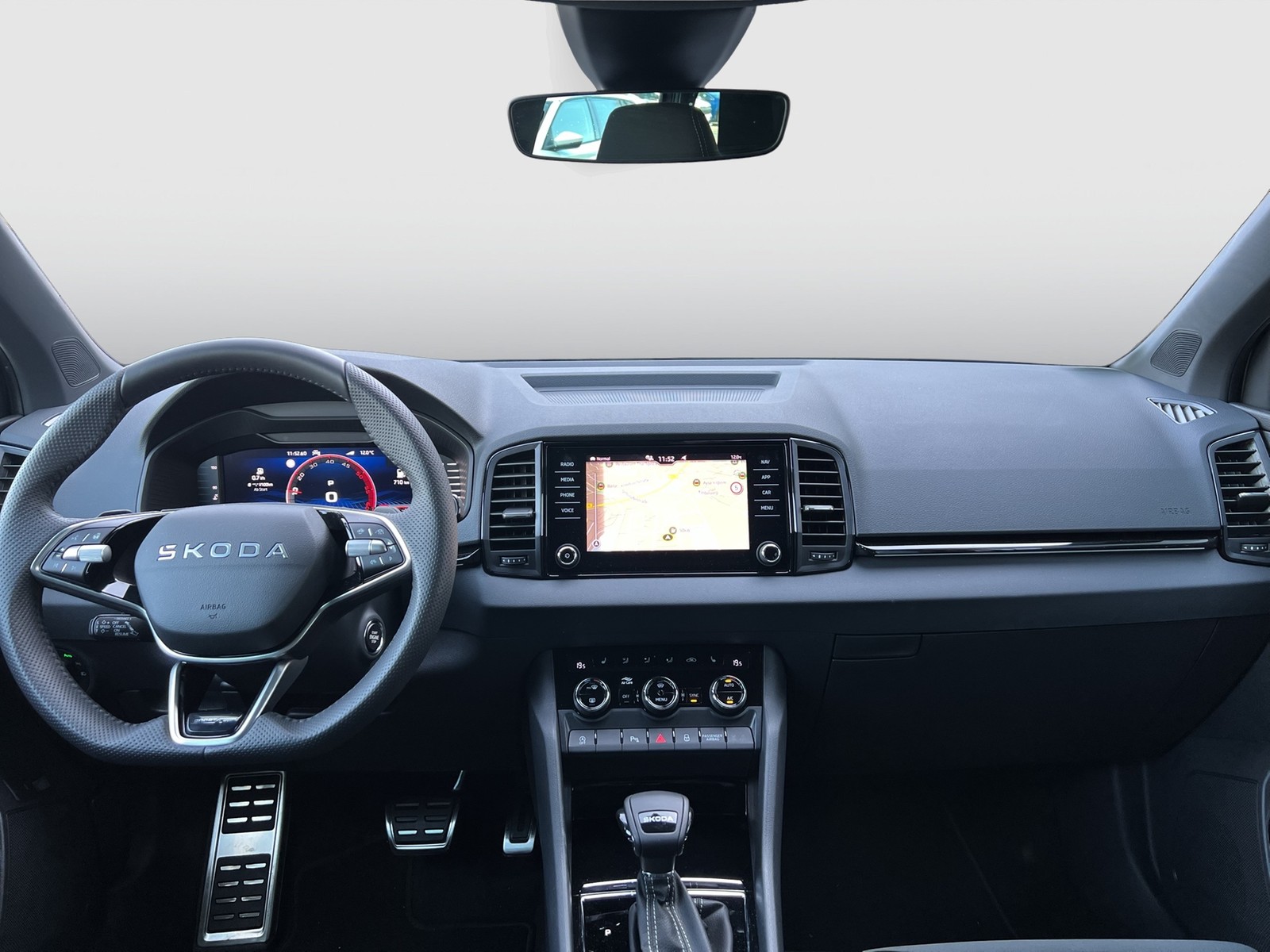 Skoda Karoq 2.0TDI DSG Sportline AHK ACC NAV PDC RFK SHZ