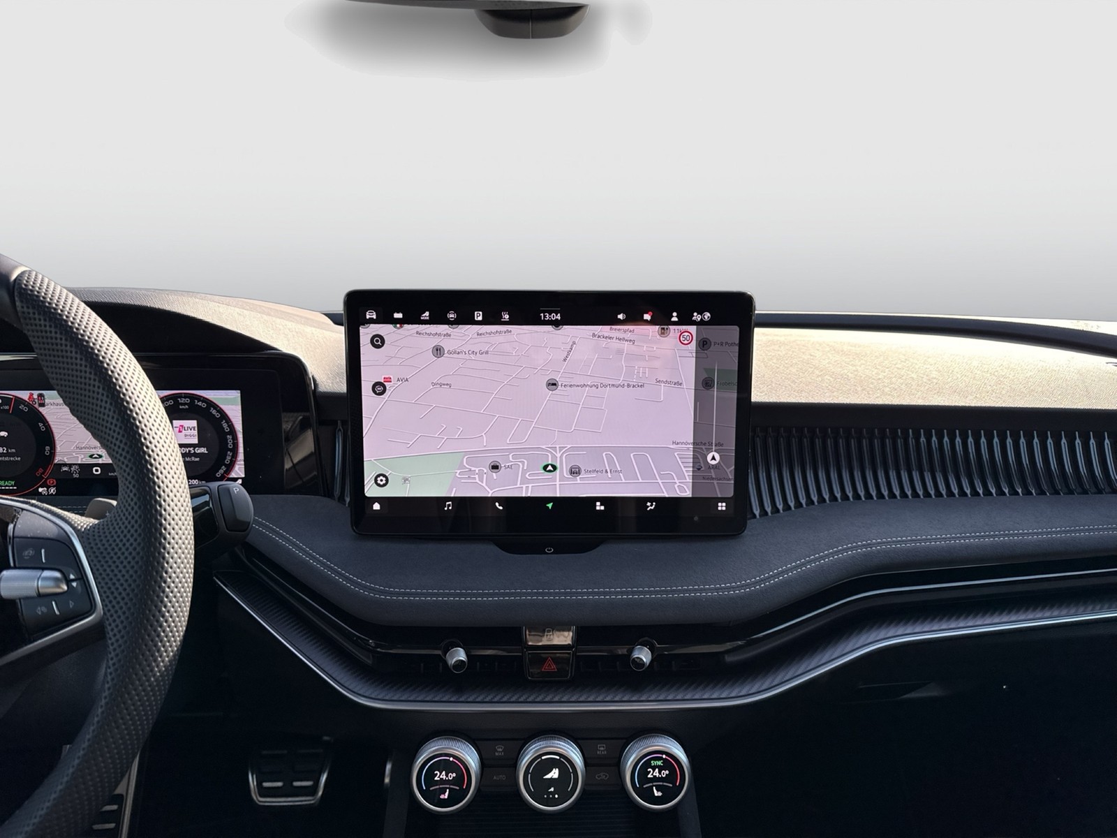 Skoda Superb Combi HYBRID SPORTLINE AHK PANO CANTON