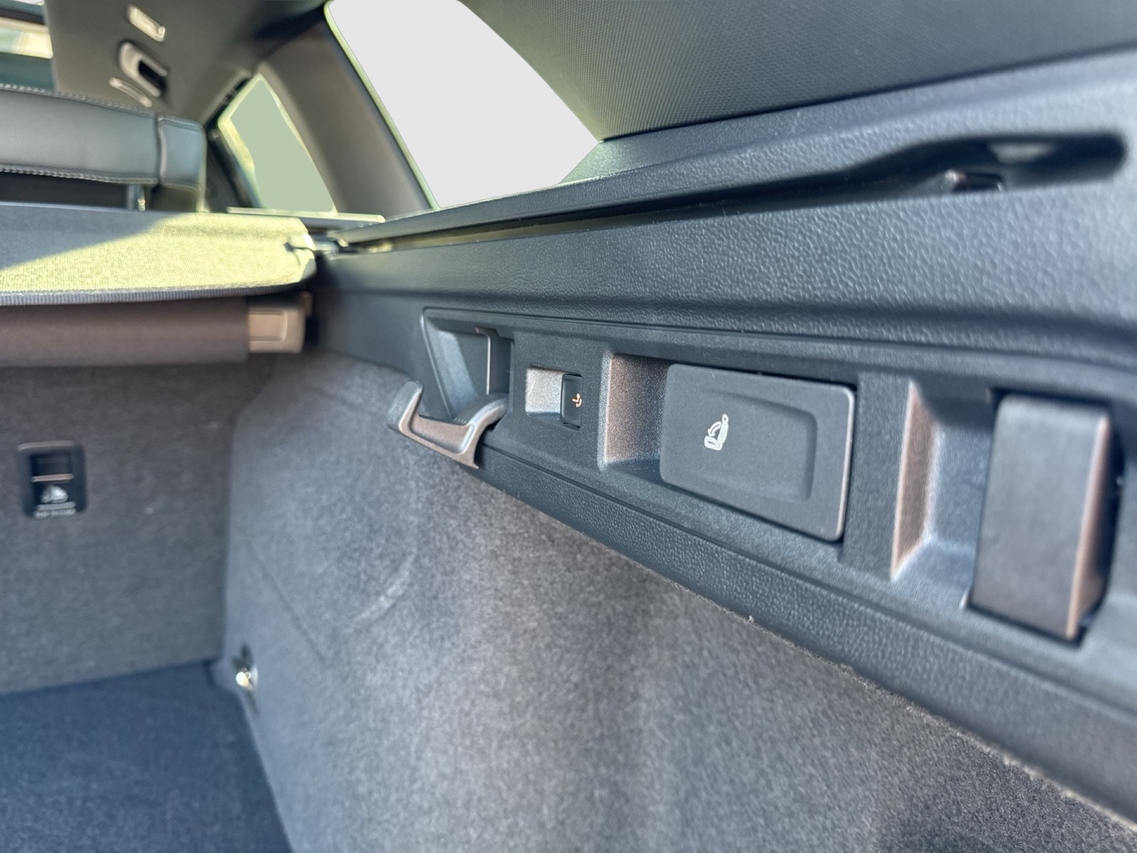 Skoda Superb Combi HYBRID SPORTLINE AHK PANO CANTON