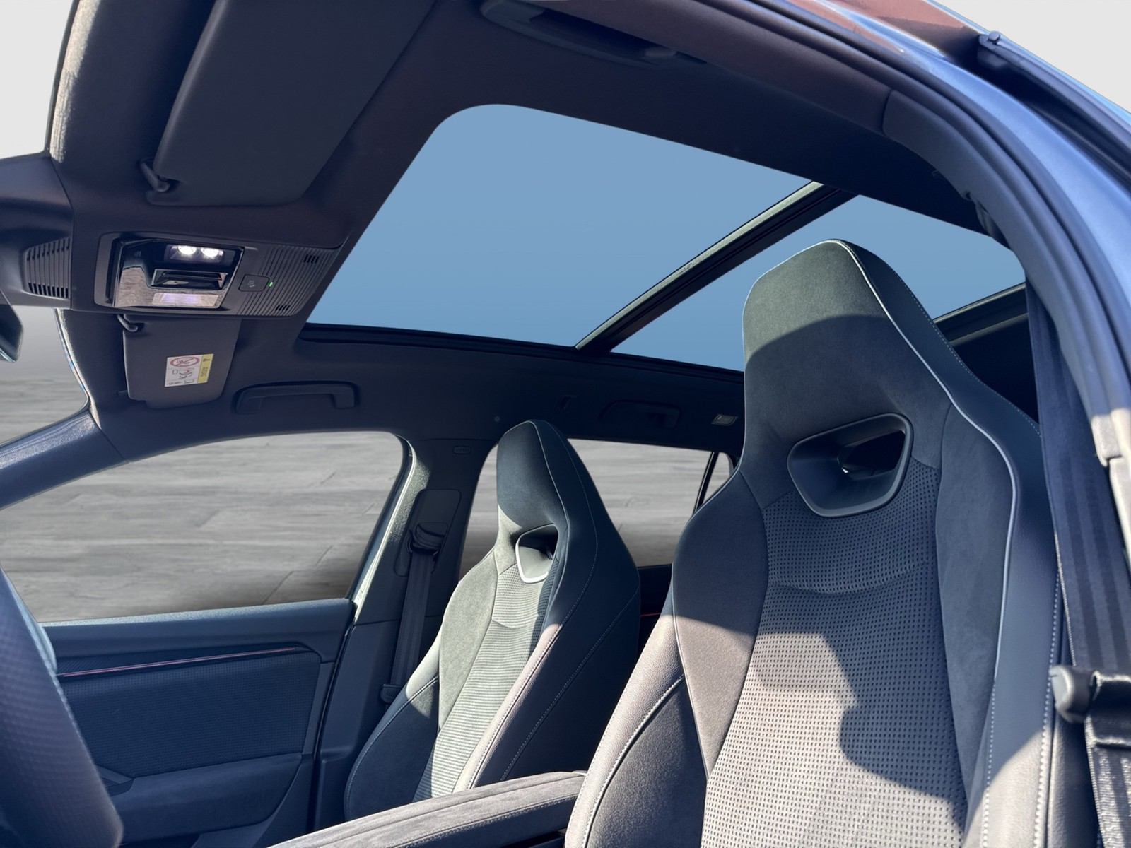 Skoda Superb Combi HYBRID SPORTLINE AHK PANO CANTON