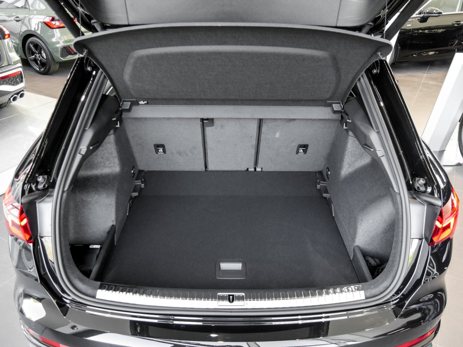 Audi Q3 40 quattro S LINE BLACKPAK PANO AHK 360CAM 19Z