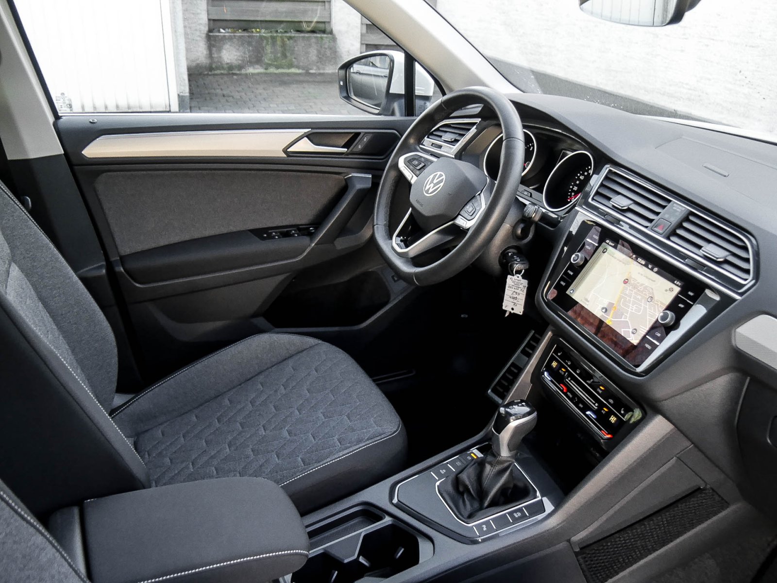 Volkswagen Tiguan 1.5 MOVE PANO CAM ACC ALU eKLAPPE NAVI