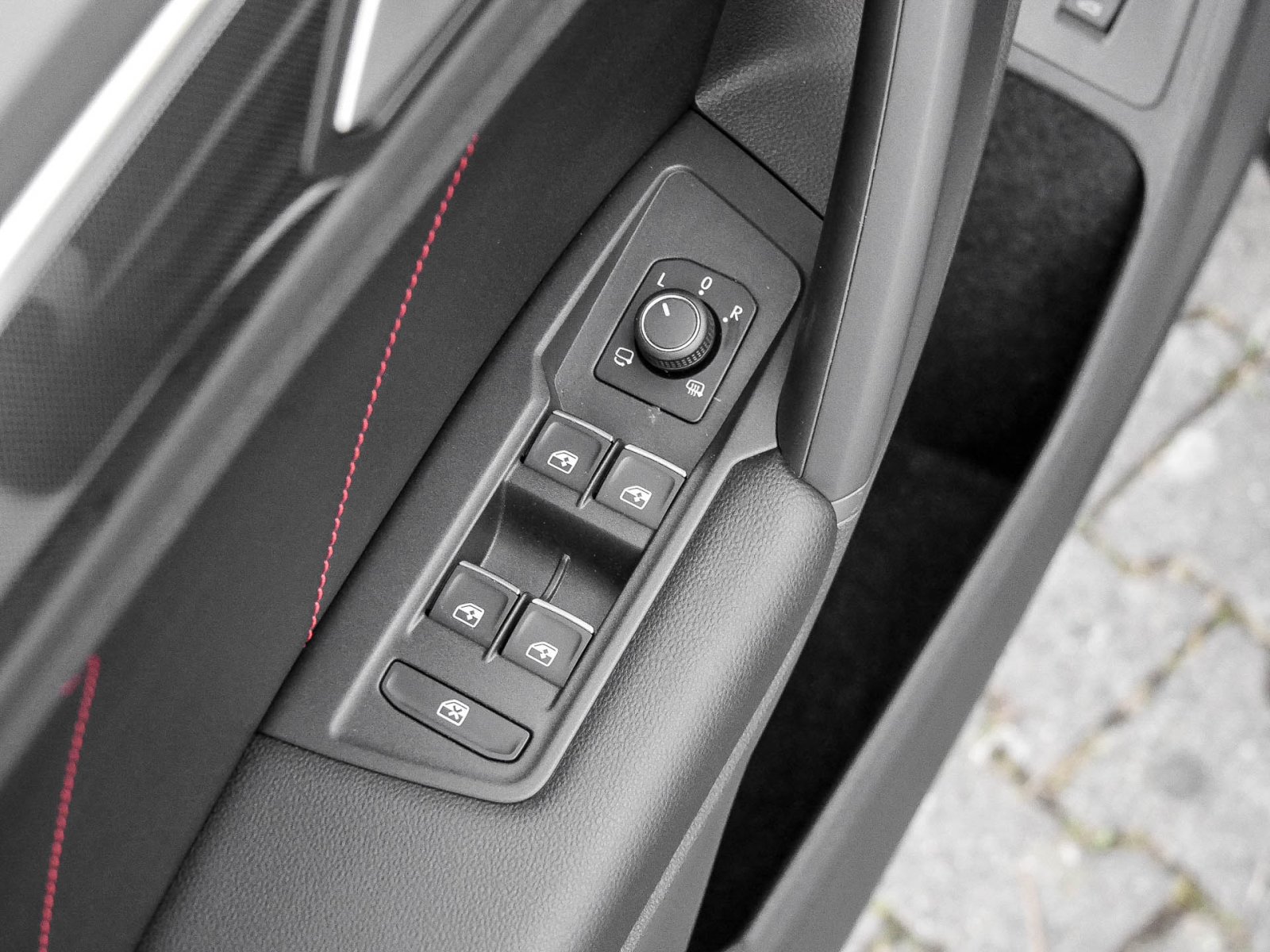Volkswagen Tiguan 1.5 URBAN SPORT STANDHZ. PANO 360CAM LM18