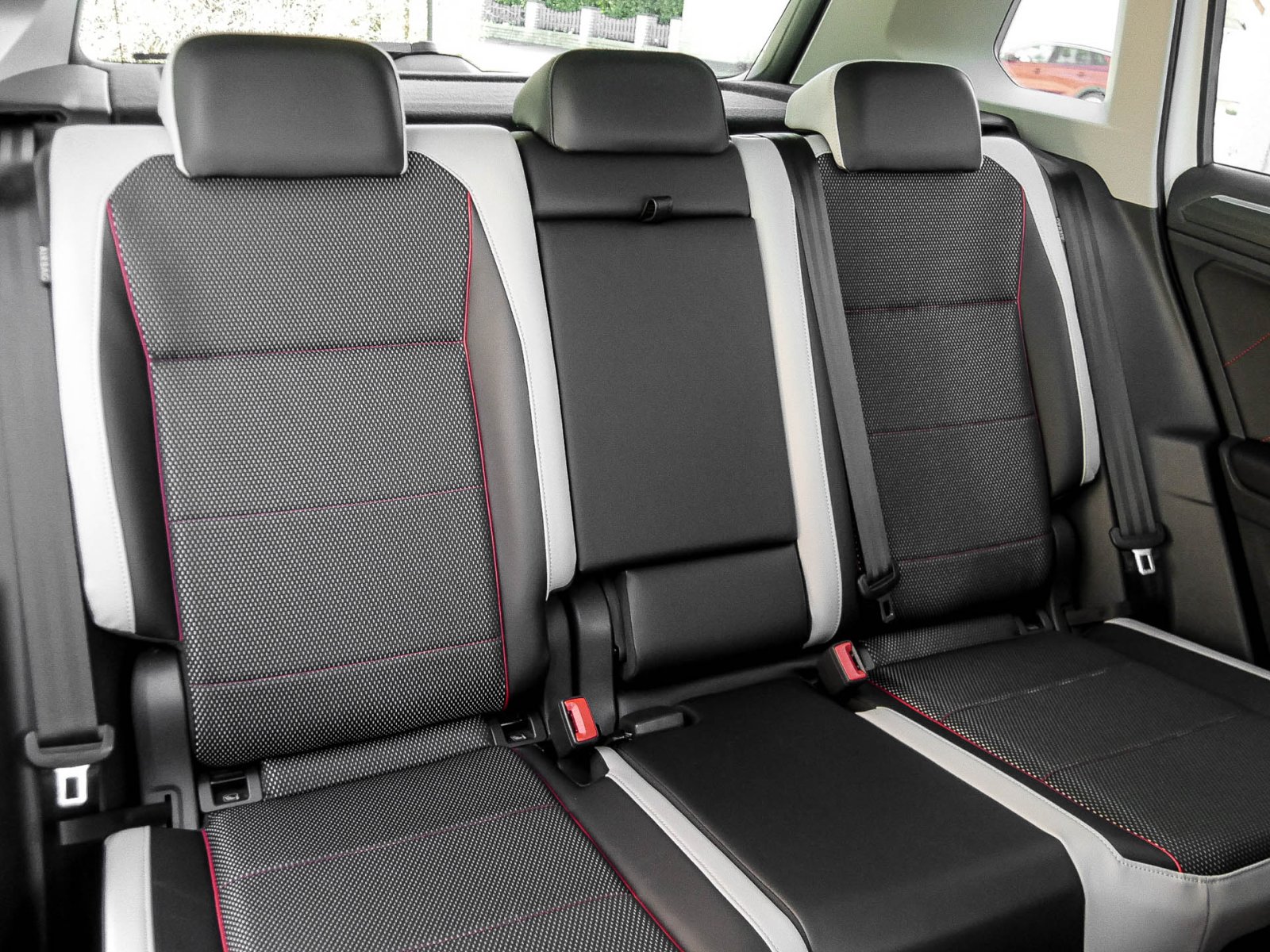 Volkswagen Tiguan 1.5 URBAN SPORT STANDHZ. PANO 360CAM LM18
