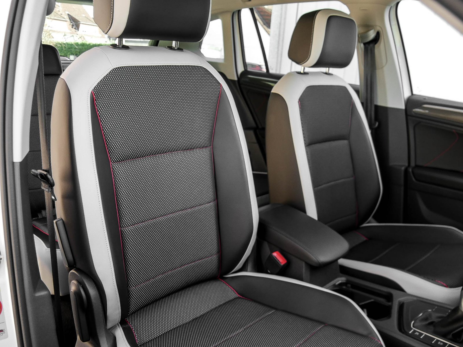 Volkswagen Tiguan 1.5 URBAN SPORT STANDHZ. PANO 360CAM LM18