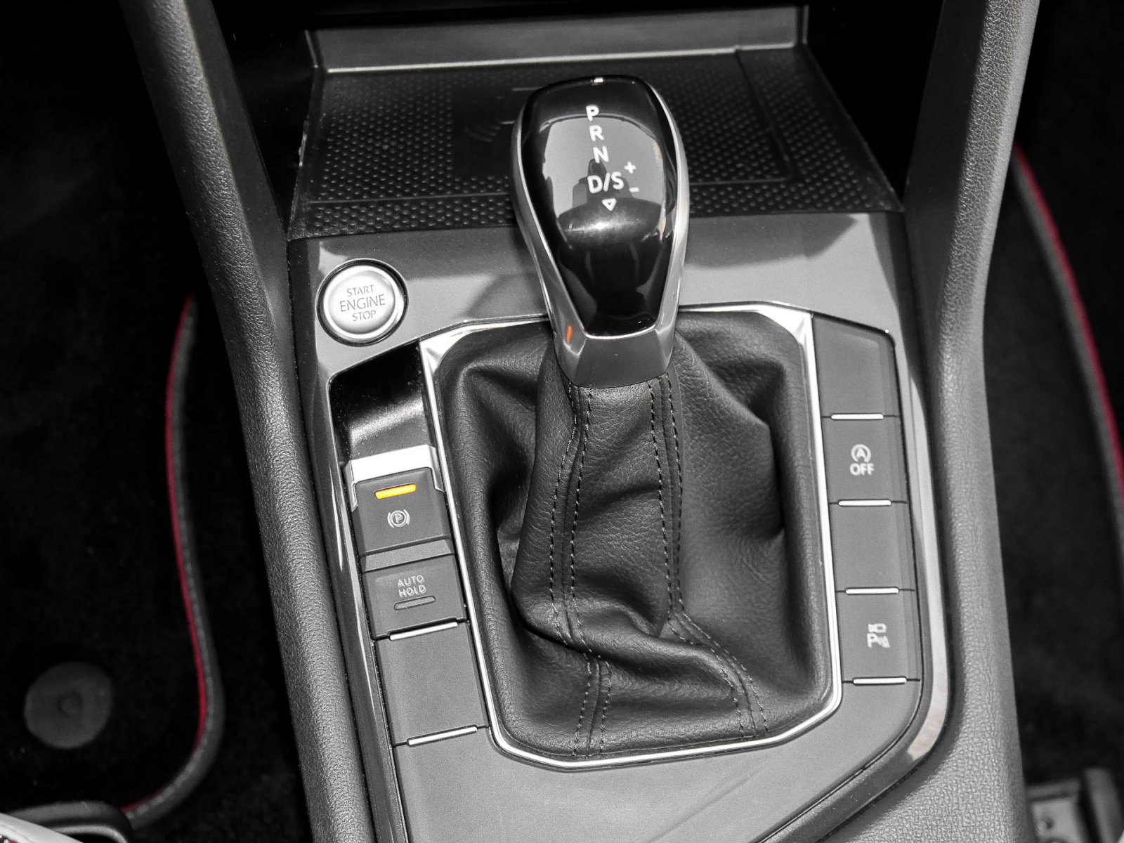 Volkswagen Tiguan 1.5 URBAN SPORT STANDHZ. PANO 360CAM LM18