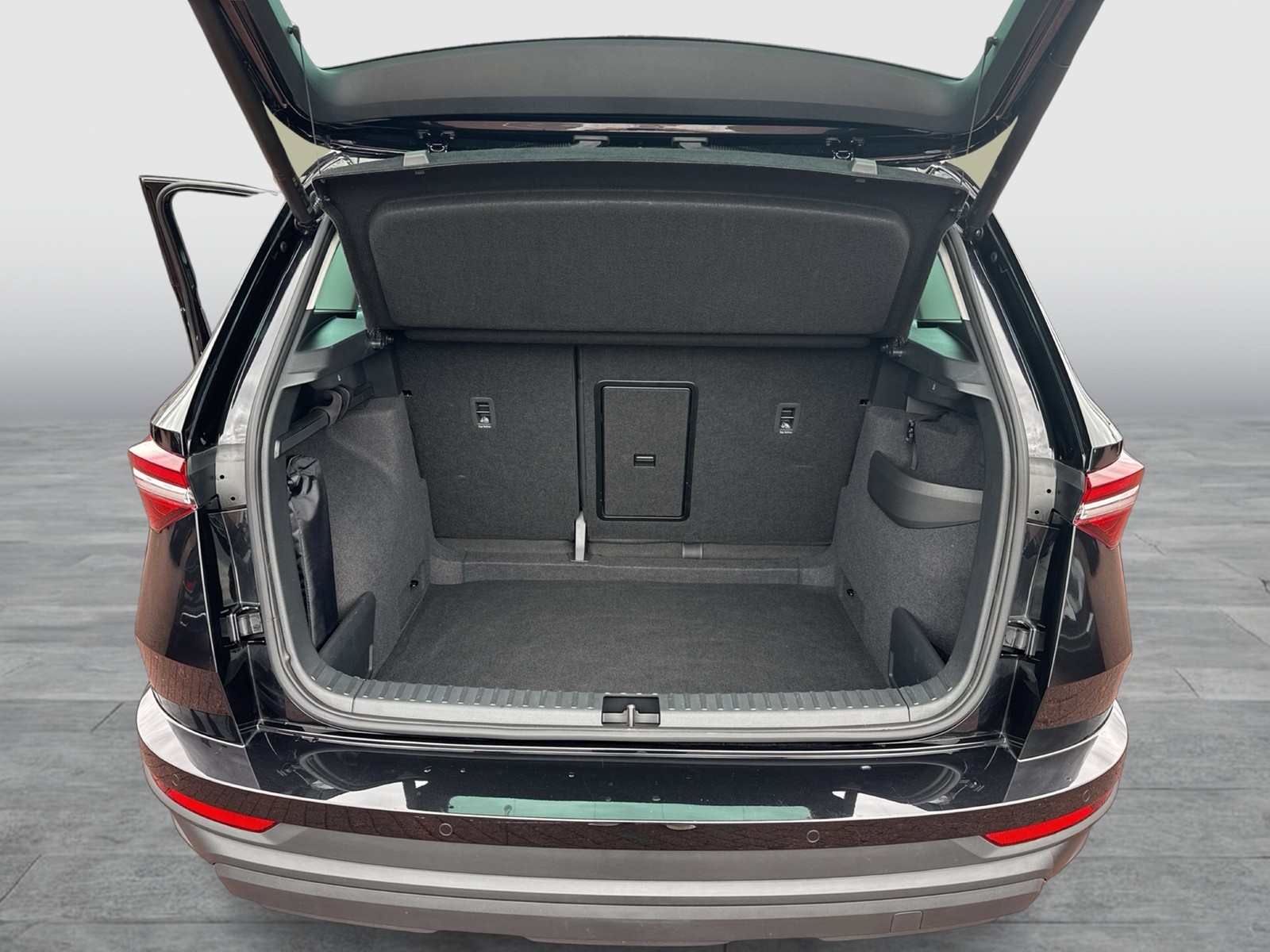 Skoda Karoq 2.0 TOUR STANDHZ CANTON AHK CAM ACC MATRIX