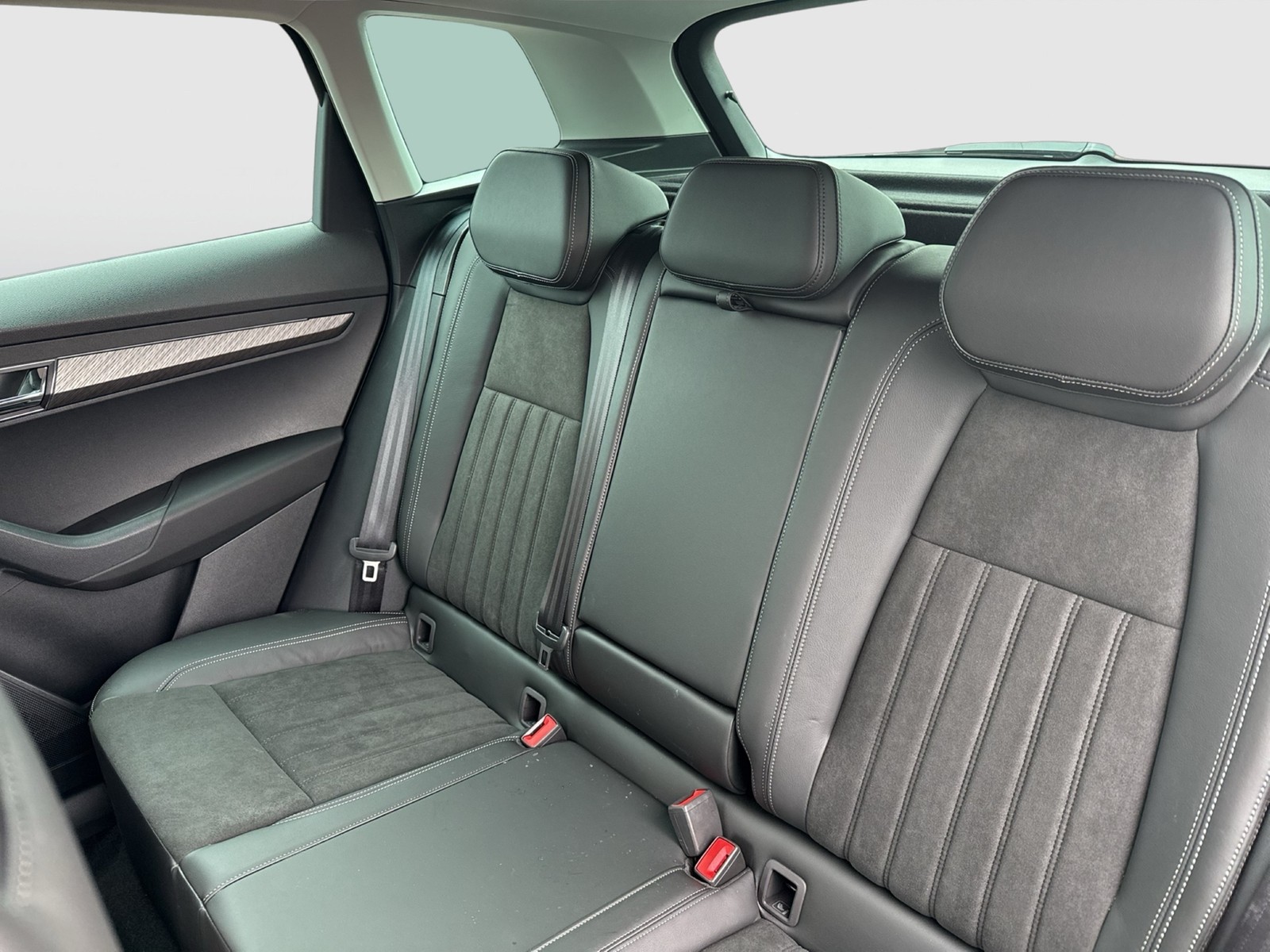 Skoda Karoq 2.0 TOUR STANDHZ CANTON AHK CAM ACC MATRIX