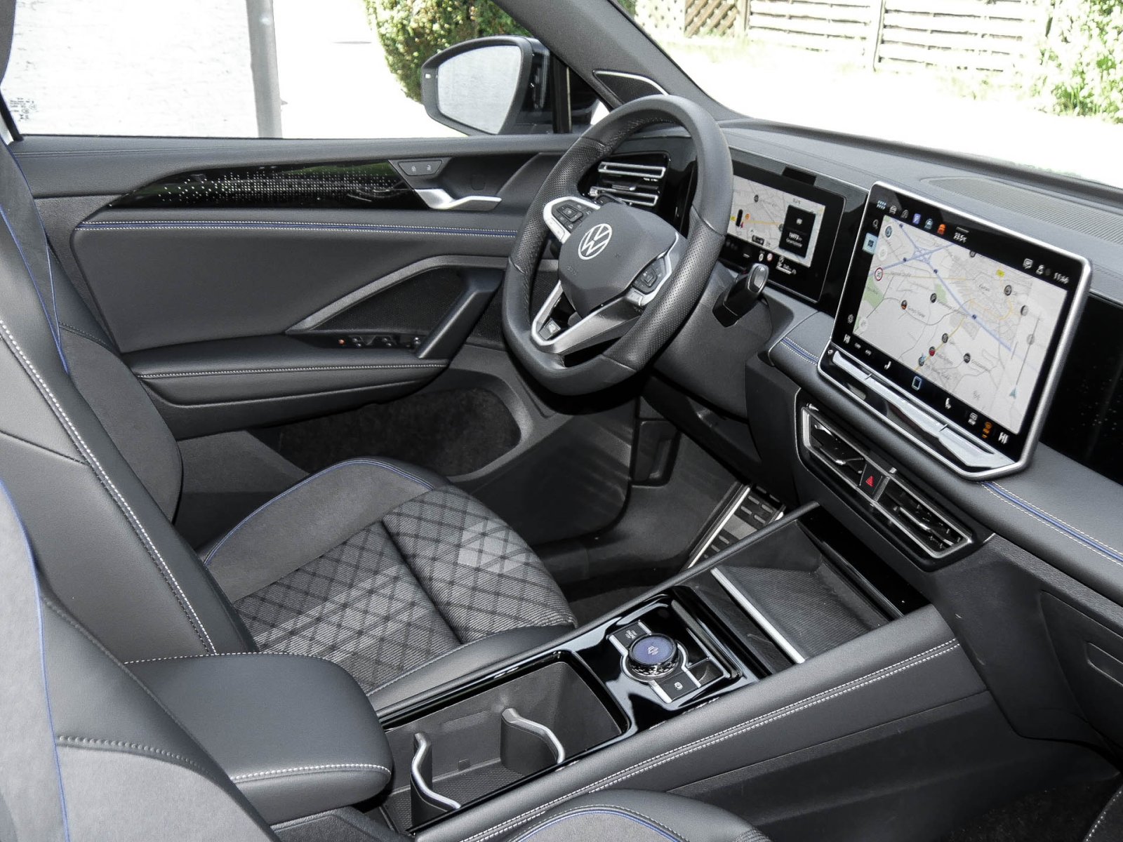 Volkswagen Tiguan 2.0 R-LINE NEUES MODELL STANDHZ. AHK LM19