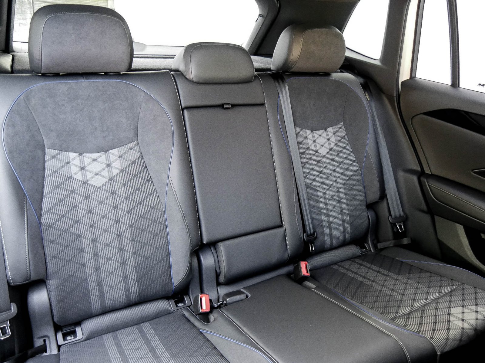 Volkswagen Tiguan 2.0 R-LINE NEUES MODELL STANDHZ. AHK LM19