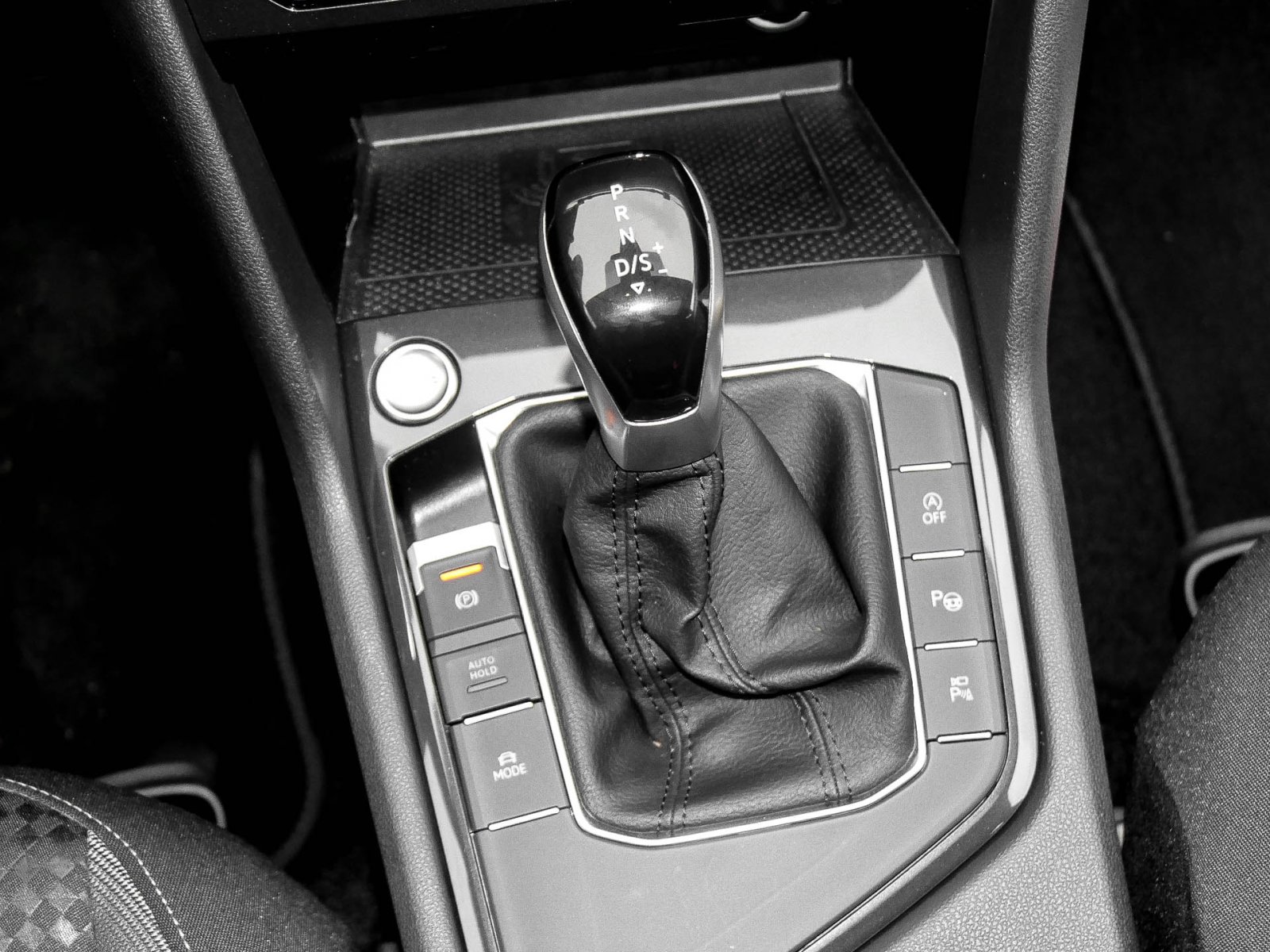 Volkswagen Tiguan 2.0 ACTIVE STANDHZ. PANO AHK 360°CAM LM19