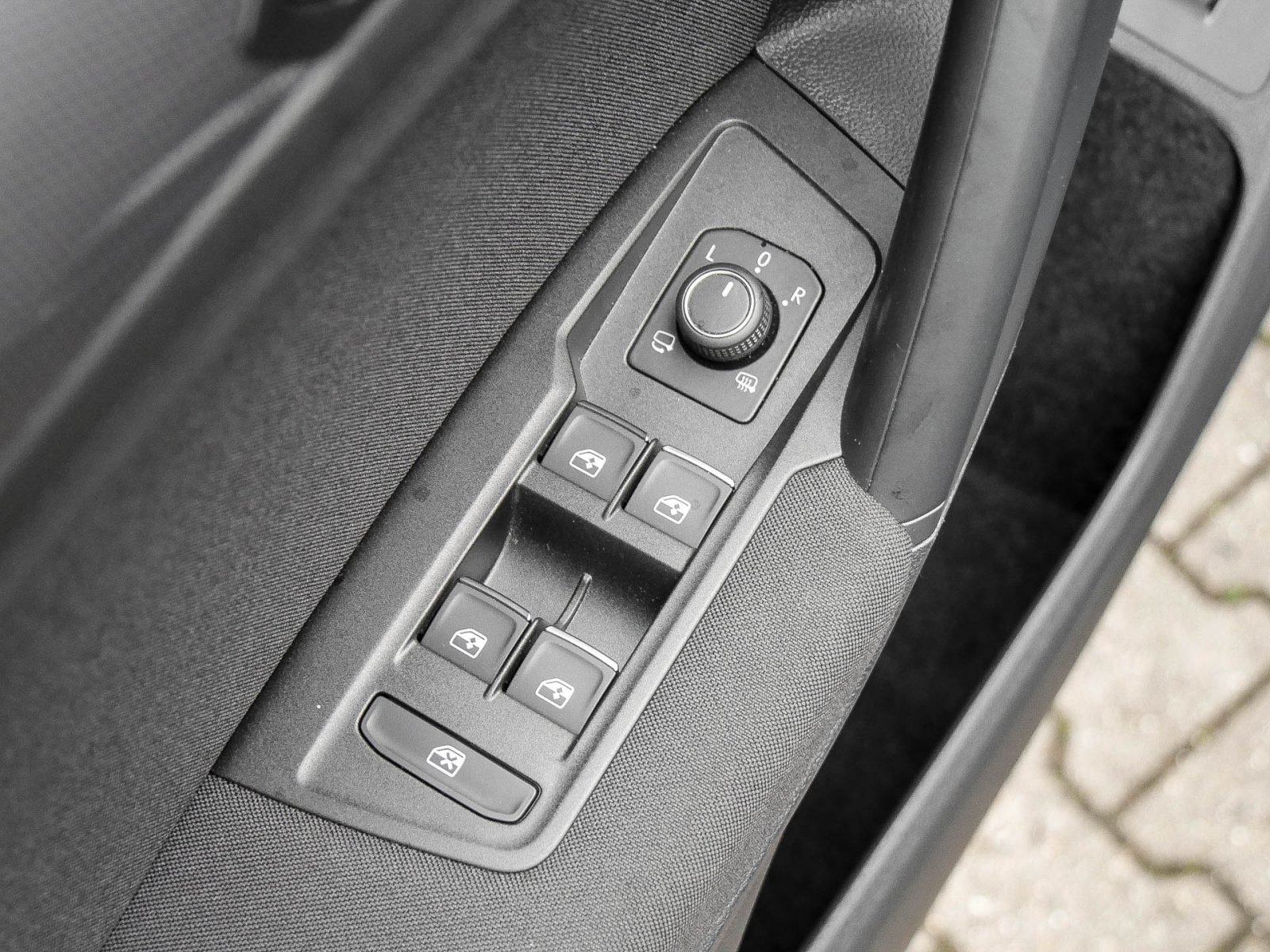 Volkswagen Tiguan 2.0 ACTIVE STANDHZ. PANO AHK 360°CAM LM19