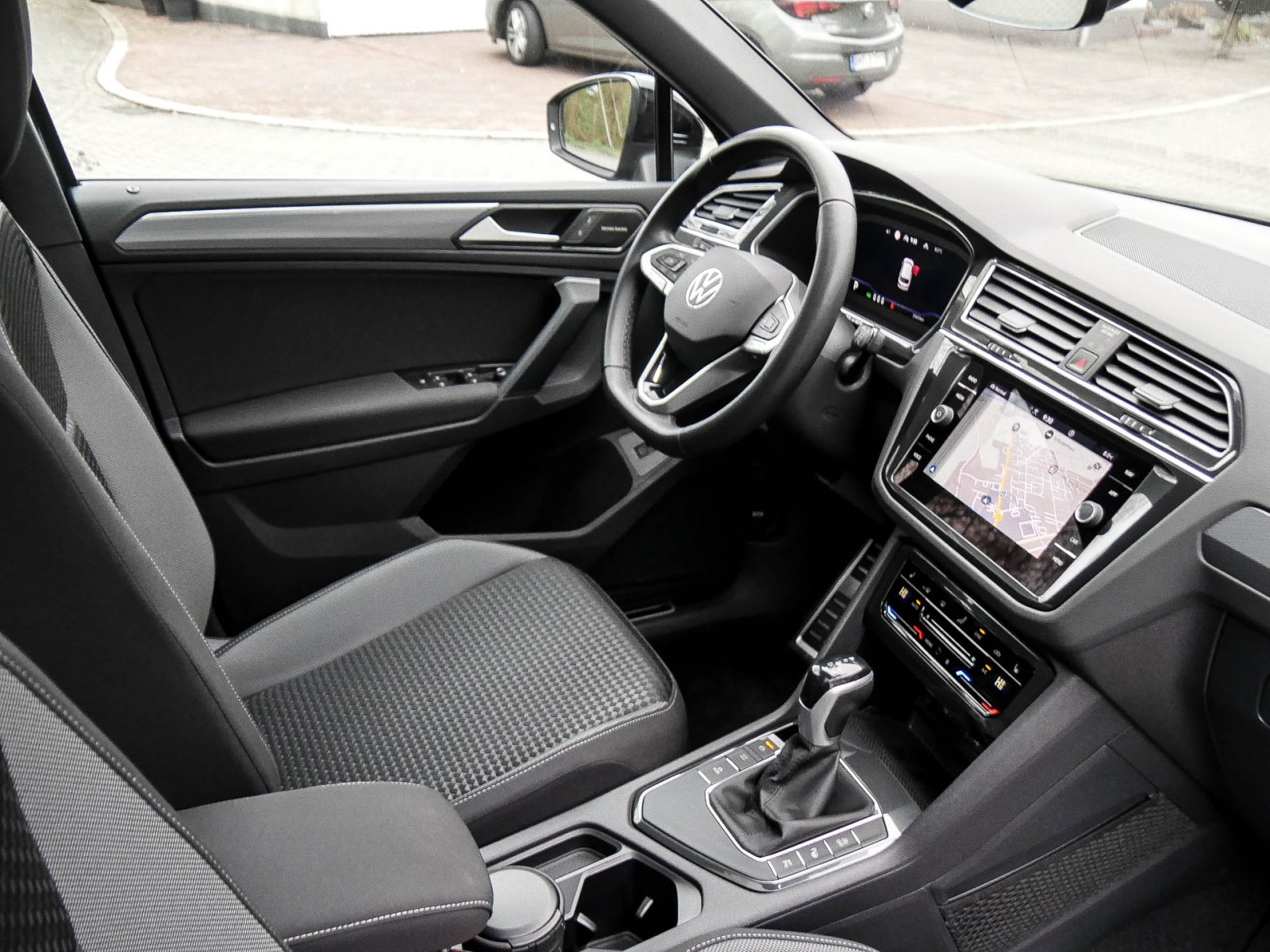 Volkswagen Tiguan 2.0 ACTIVE STANDHZ. PANO AHK 360°CAM LM19