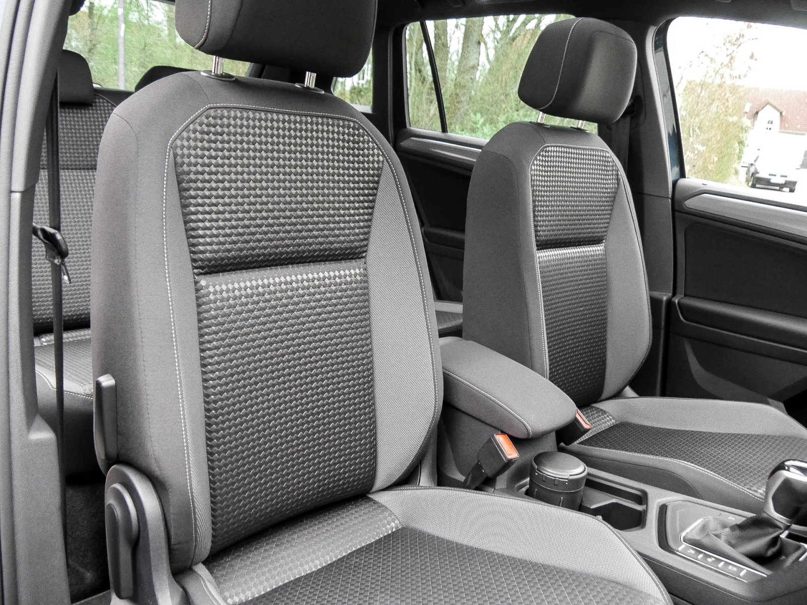 Volkswagen Tiguan 2.0 ACTIVE STANDHZ. PANO AHK 360°CAM LM19