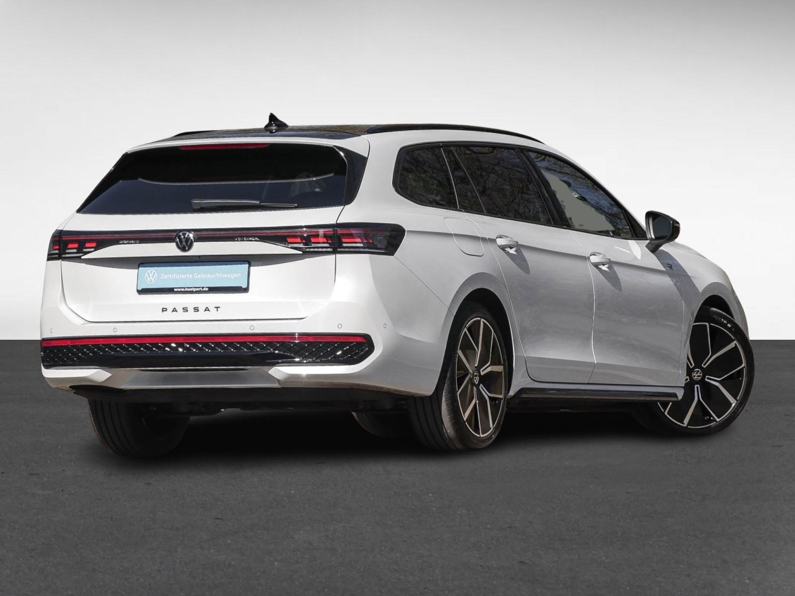 Volkswagen Passat Variant 2.0 R-LINE NEUES MODELL AHK LM19