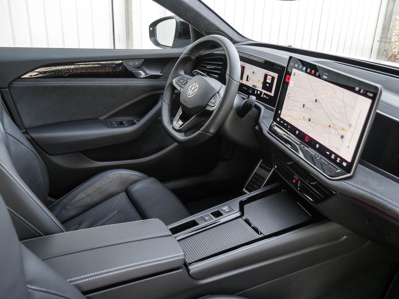 Volkswagen Passat Variant 2.0 R-LINE NEUES MODELL AHK LM19