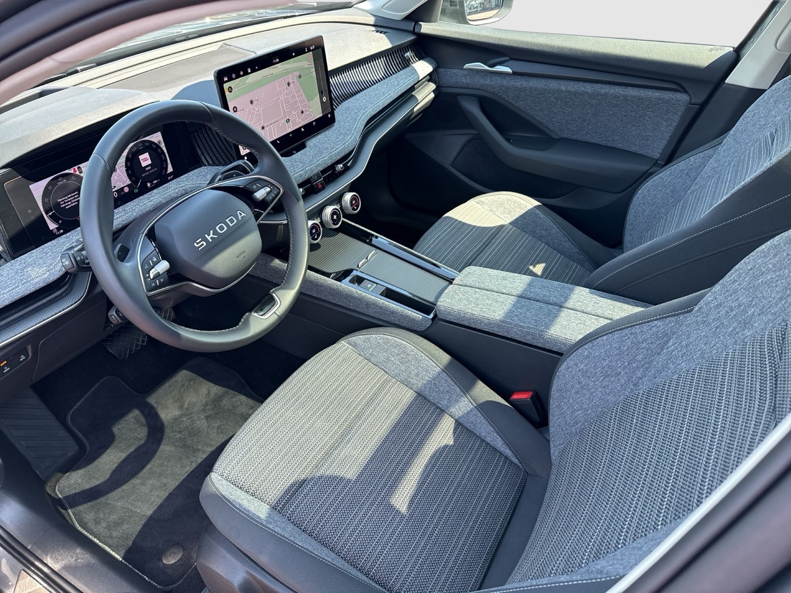 Skoda Superb Combi 2.0 SELECTION PANO AHK CAM HEAD-UP