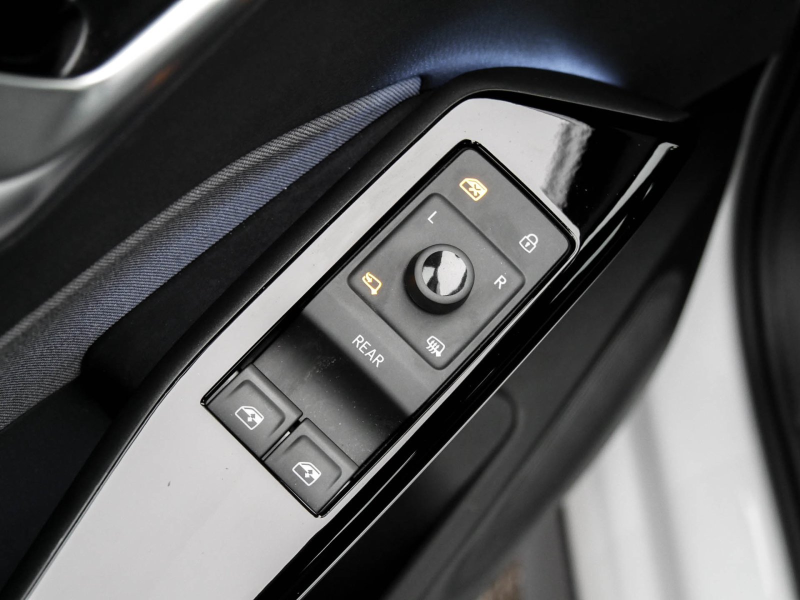Volkswagen ID.3 Pro Performance LIFE ACC LM18 NAVI SITZHEIZ