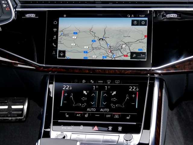Audi Q7 50 quattro S LINE BLACKPAK PANO AHK CAM LM22