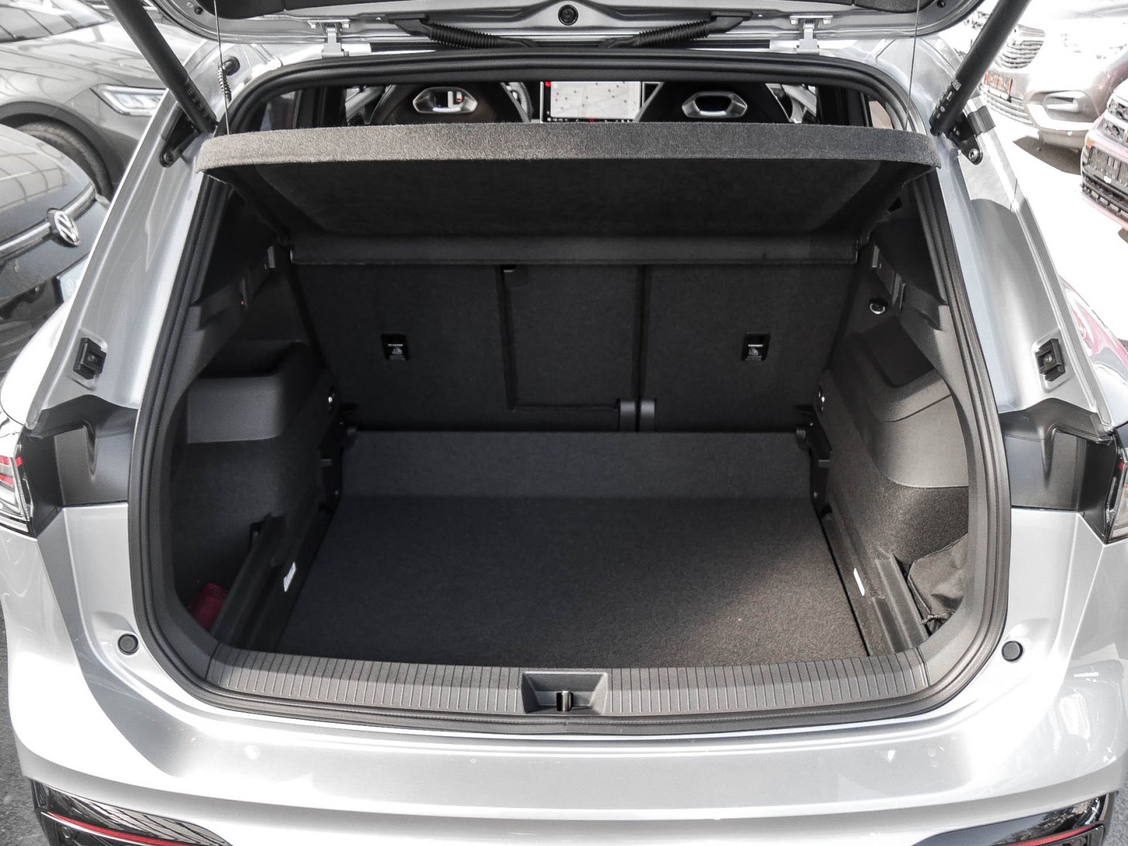 Volkswagen Tiguan 2.0 TDI R-LINE DSG BLACKSTYLE AHK HD-MATRIX LM20